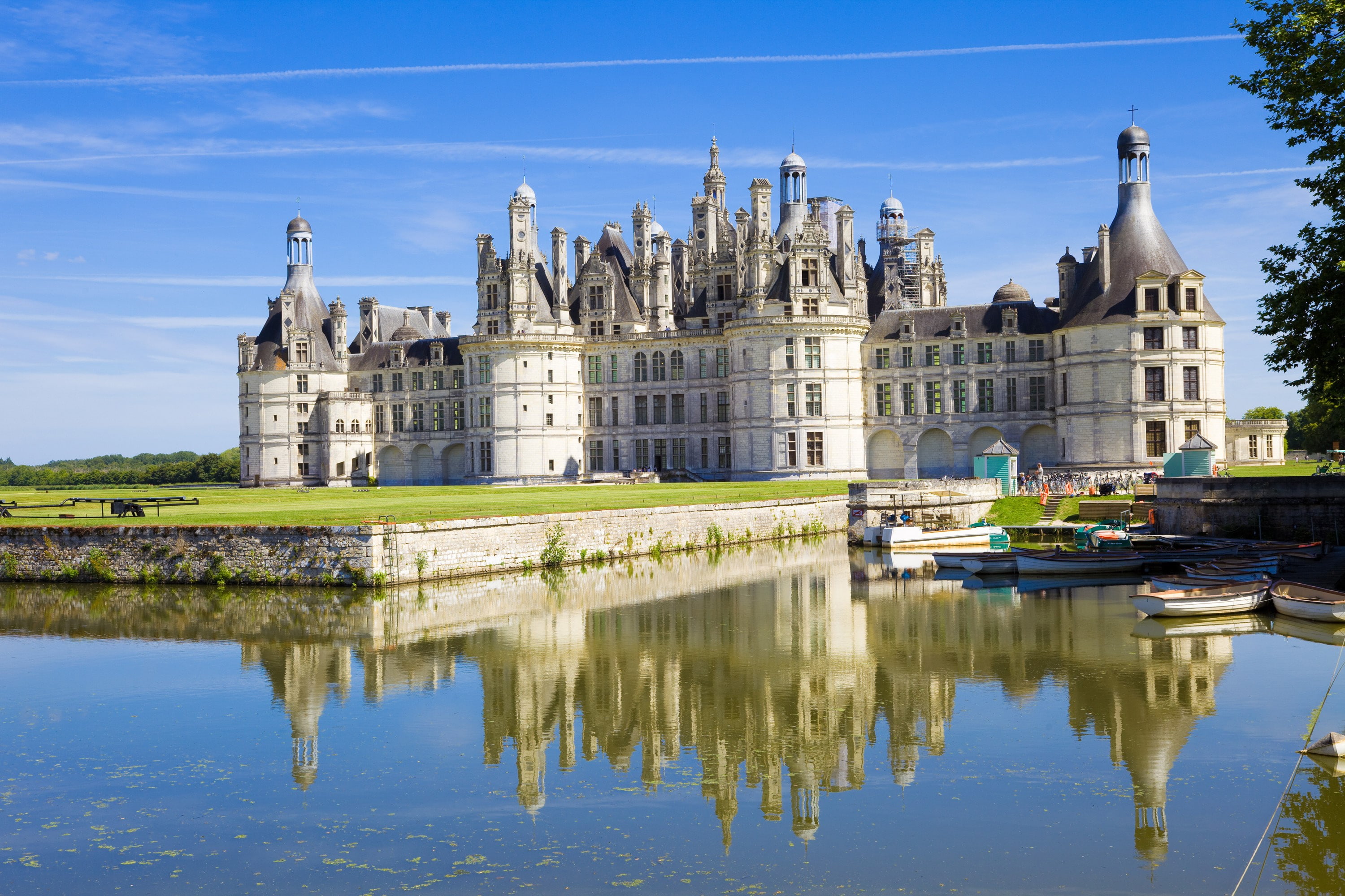 reflection, travel, water, blue, built structure, tourism, sky, residential district, castle, Chateau de chambord, lake, nature, architecture, France, building exterior, HD Wallpaper