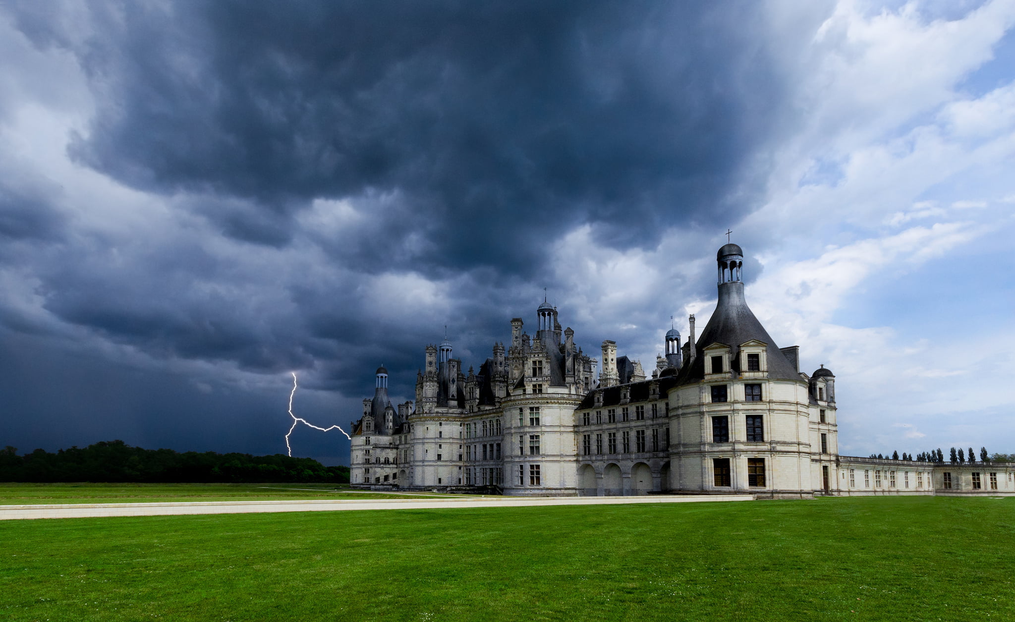 storm, the storm, place of worship, lightning, land, clouds, Chateau Chambord, castle, nature, day, building exterior, plant, France, the sky, architecture, HD Wallpaper