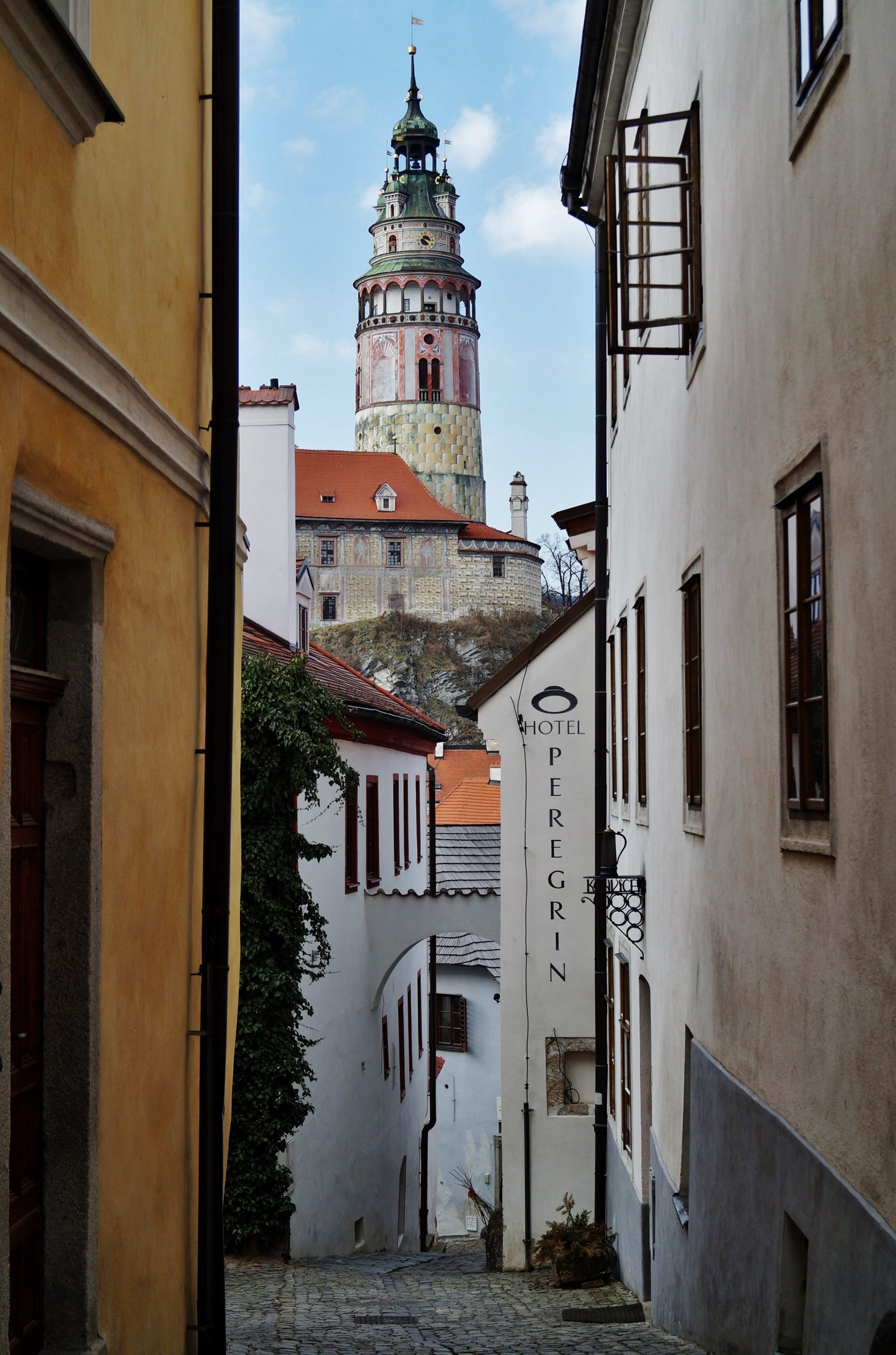 belief, clock, residential district, nature, travel destinations, city, window, building exterior, architecture, spirituality, building, 2K, Alley, czech krumlov, Phone HD Wallpaper