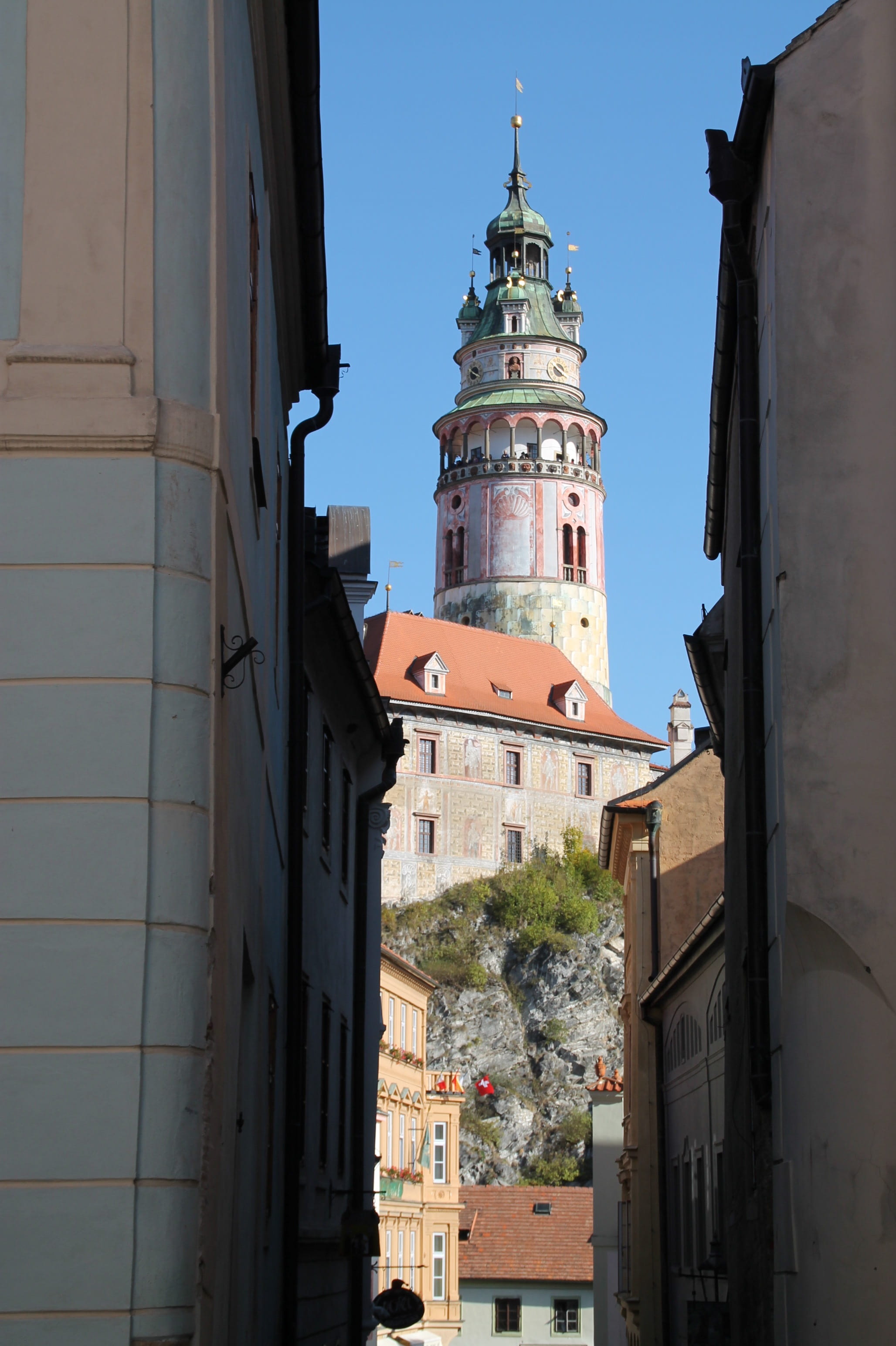 center, sky, outdoors, building, spirituality, panorama, tower, alley, unesco, day, krumlov, view, architecture, trip, nature, castle, 2K, beautiful, place of worship, Phone HD Wallpaper
