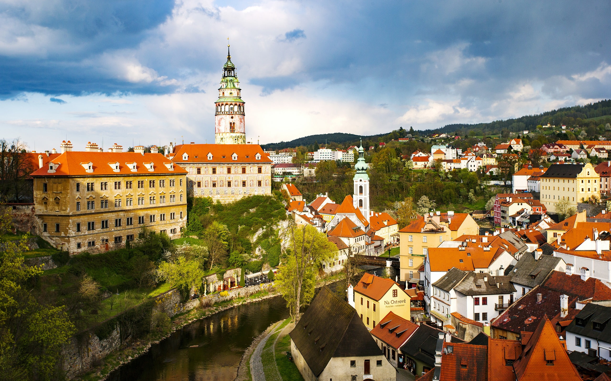 outdoors, architecture, place of worship, bridge, 2K, bridge - man made structure, krumlov, cityscape, townscape, cesky, building, river, city, HD Wallpaper