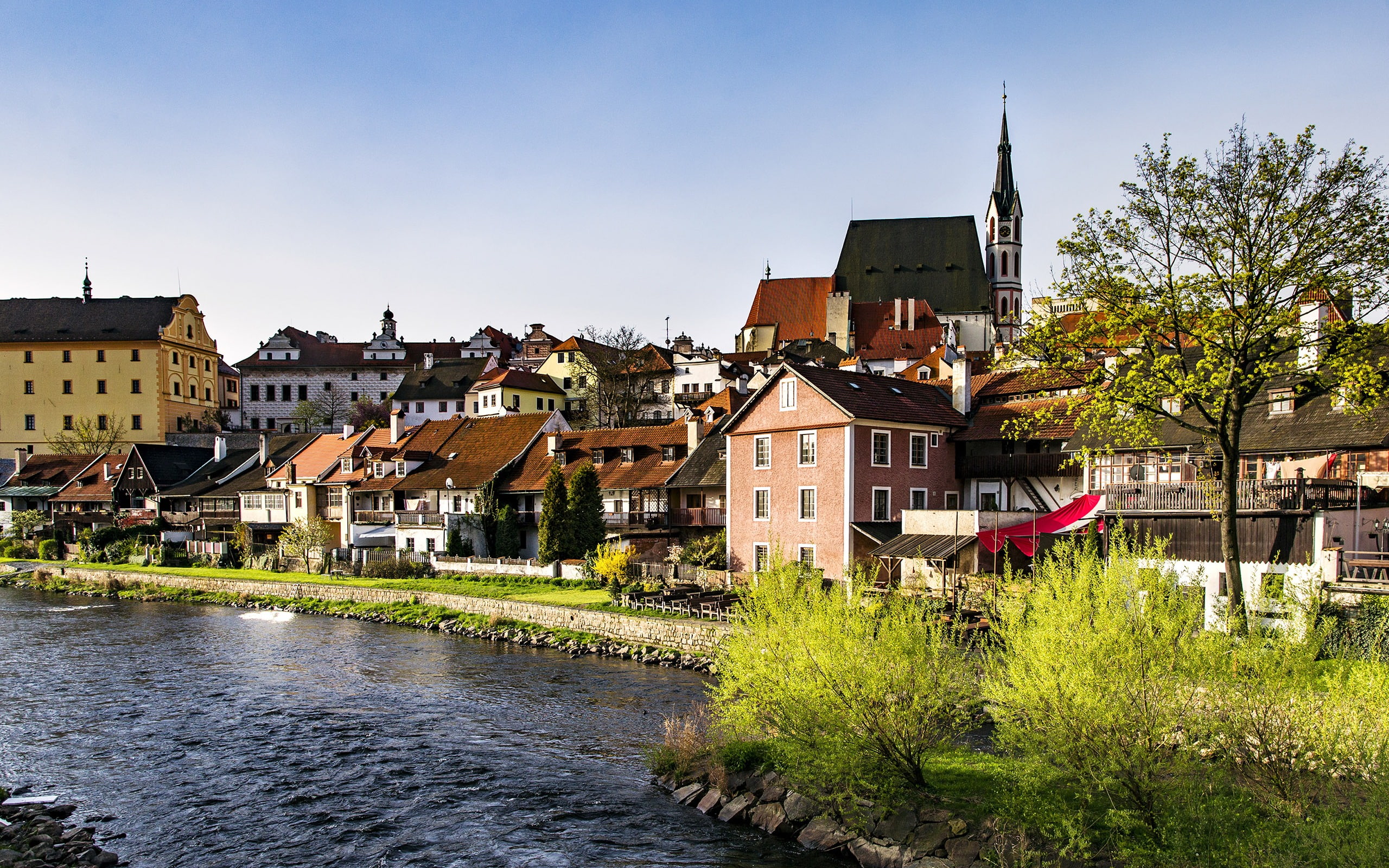 plant, row house, outdoors, krumlov, no people, town, water, building exterior, built structure, city, landscape, building, cesky, travel, waterfront, HD Wallpaper