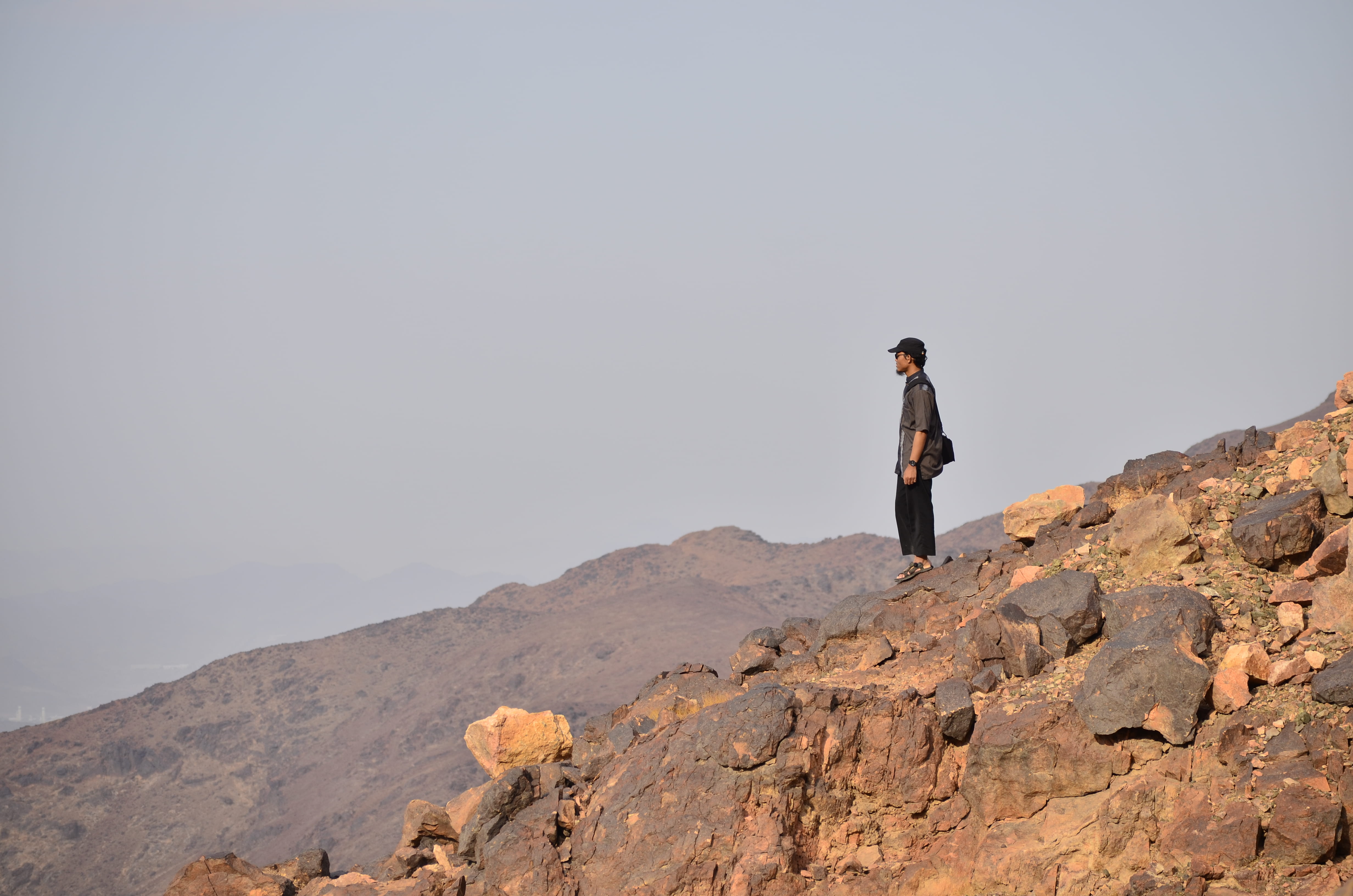 day, medina, leisure activity, full length, standing, real people, sky, beauty in nature, 4K, looking at view, modern, rock, man, person, lifestyles, mountain, HD Wallpaper