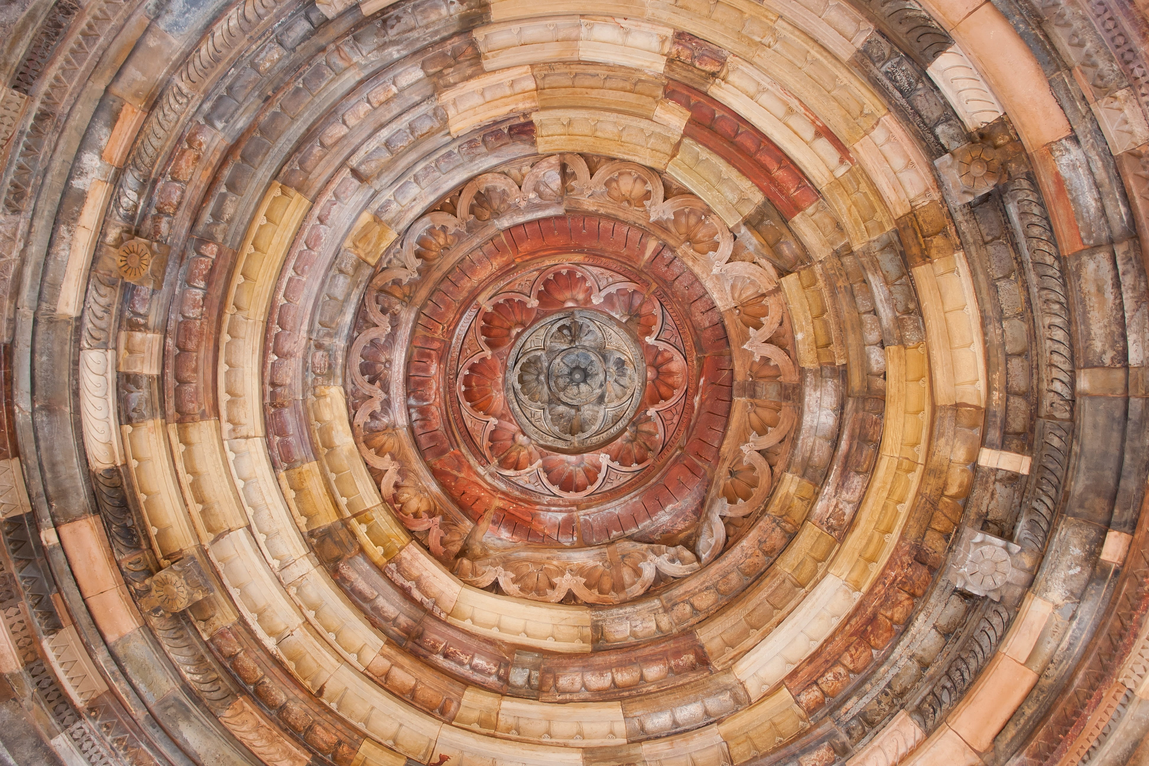 no people, cupola, qutb minar, history, india, full frame, dome, directly below, travel, spiral, delhi, design, geometric shape, 4K, indoors, concentric, HD Wallpaper