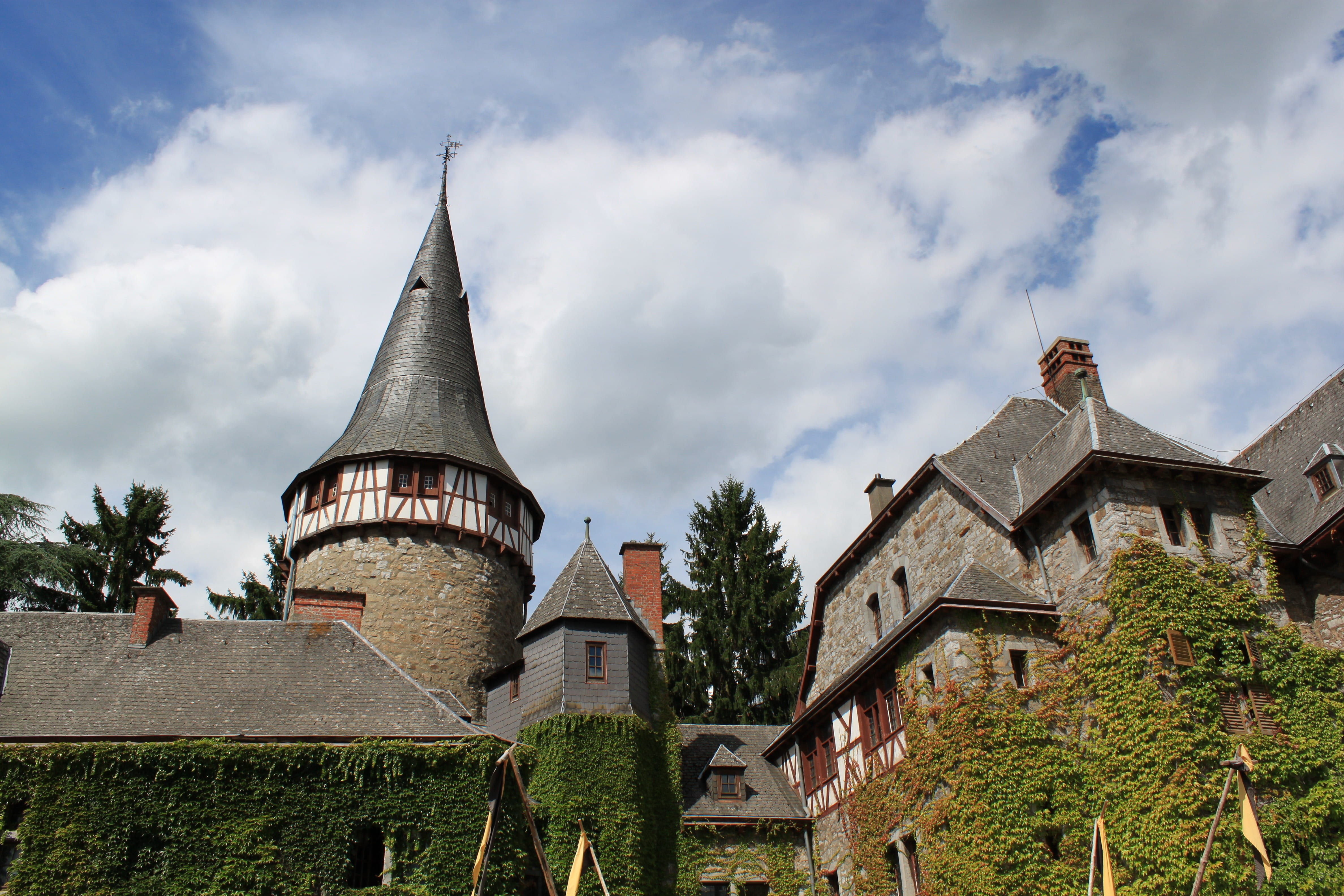 sky, roof, castle, day, nature, architecture, slate, eyneburg, courtyard, the past, culture, 4K, place of worship, no people, wall, towers, building exterior, HD Wallpaper
