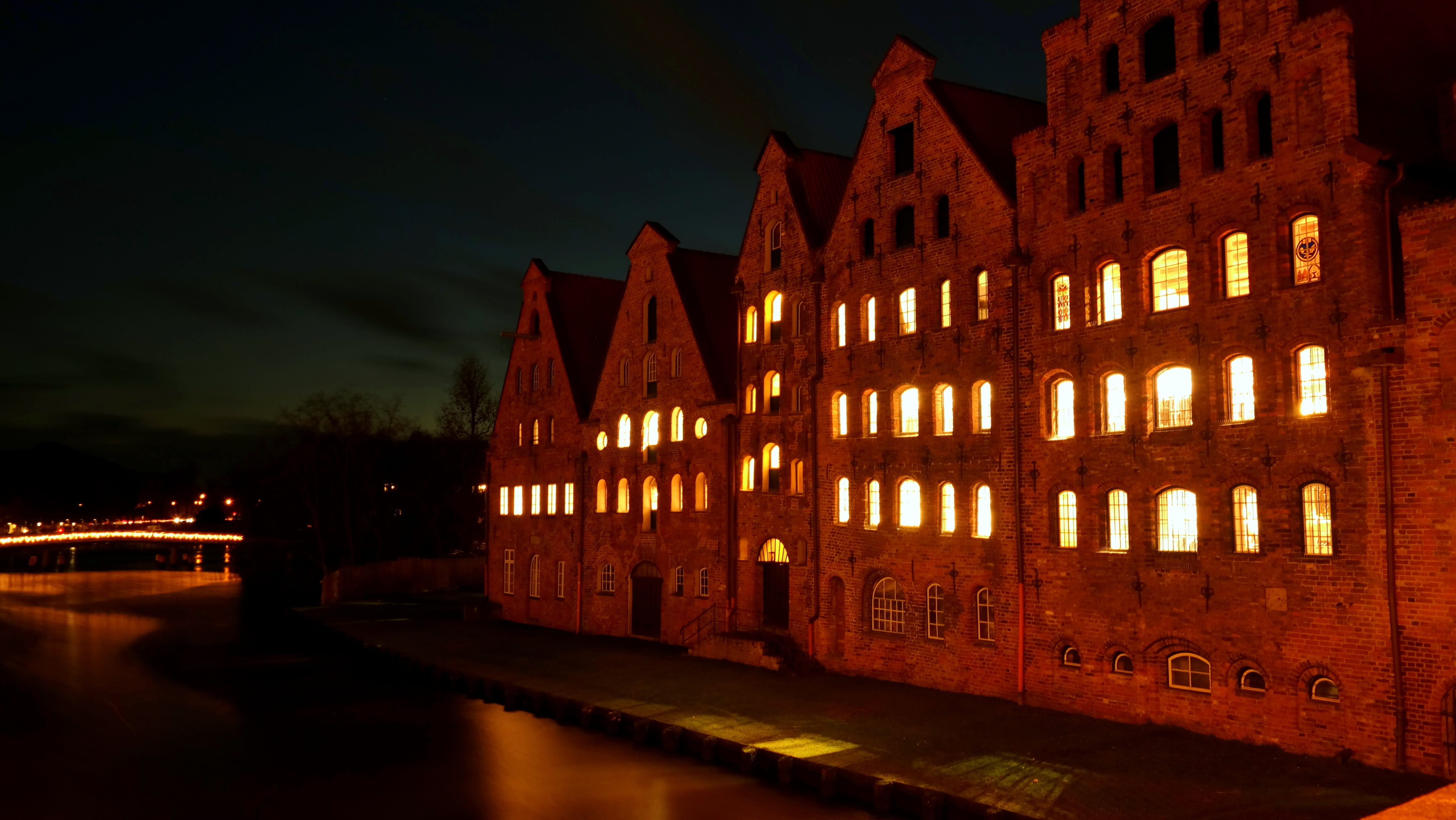 house, building exterior, building, lighting, no people, night photograph, historically, 5K, river, sky, waterfront, water, lights, old town, built structure, HD Wallpaper