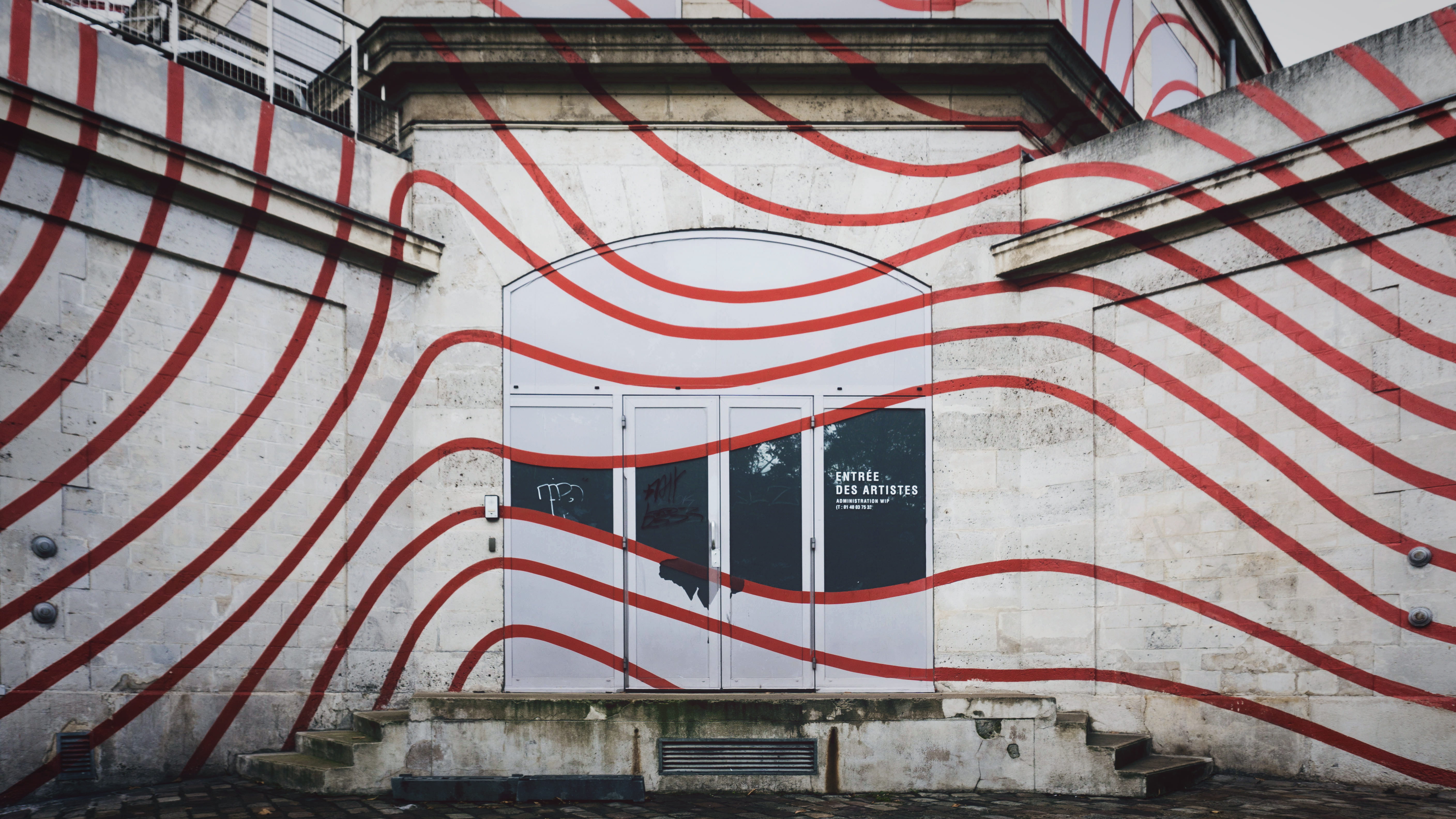street, building exterior, facade, door, modern art, france, cold temperature, modernism, black, red, sport, arch, staircase, low angle view, pattern, court, HD Wallpaper