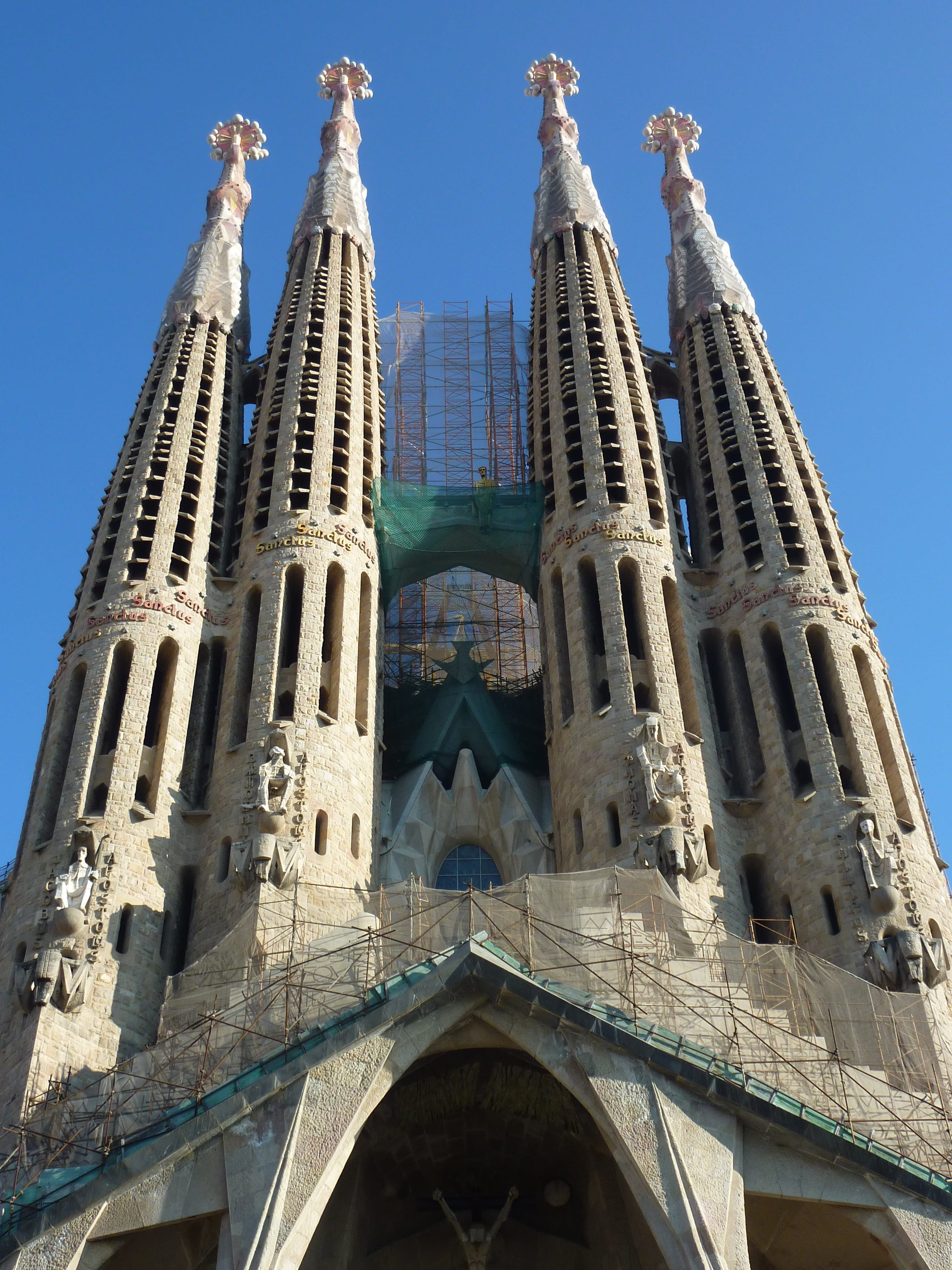 place of worship, outdoors, world heritage, religion, low angle view, sagrada família, steeple, no people, clear sky, culture, tourism, history, view, day, Phone HD Wallpaper