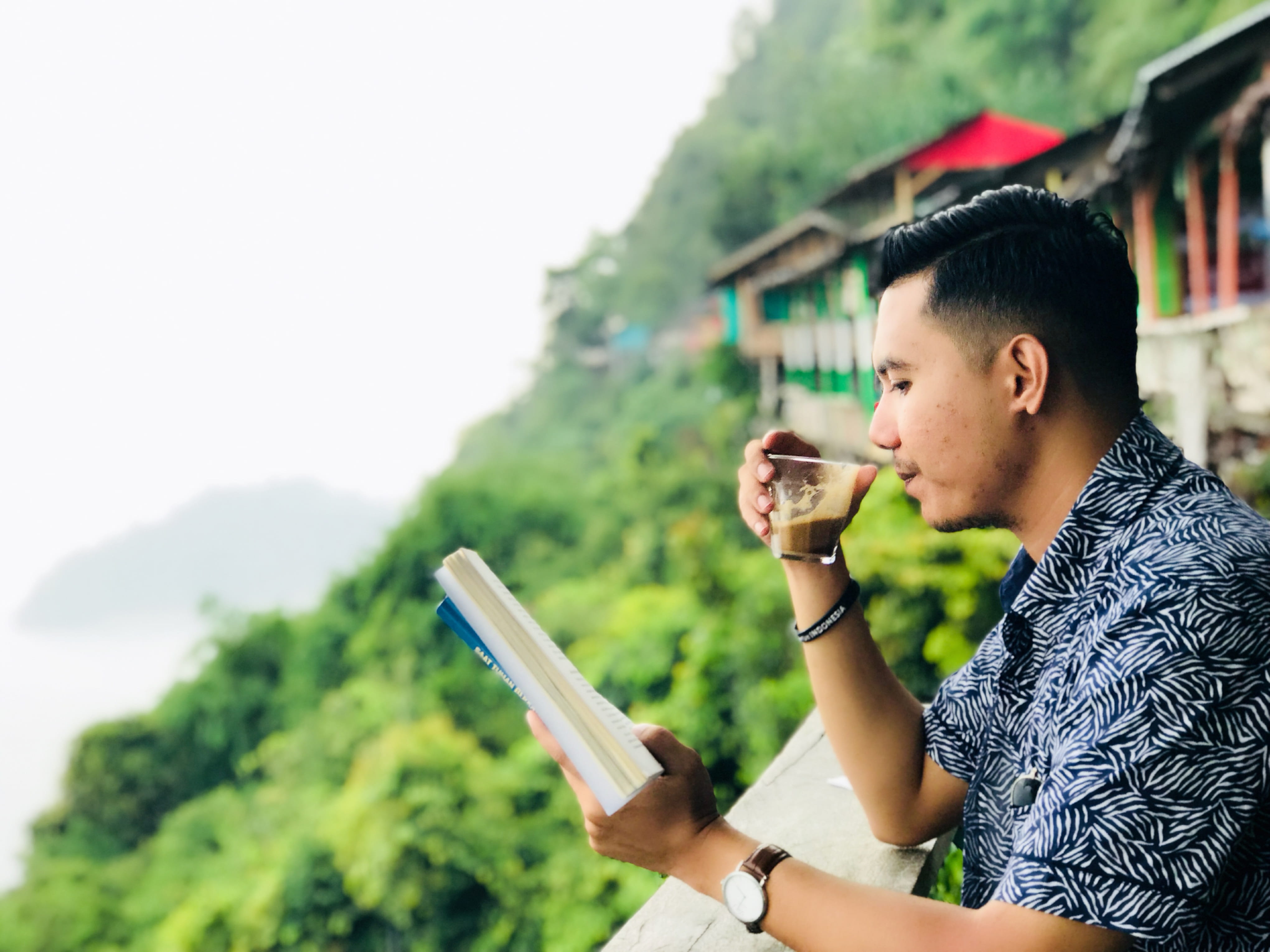 sky, holding, weekkend, leisure activity, day, tree, plant, sitting, coffe, one person, real people, alone, green color, young adult, men, young men, beach, HD Wallpaper