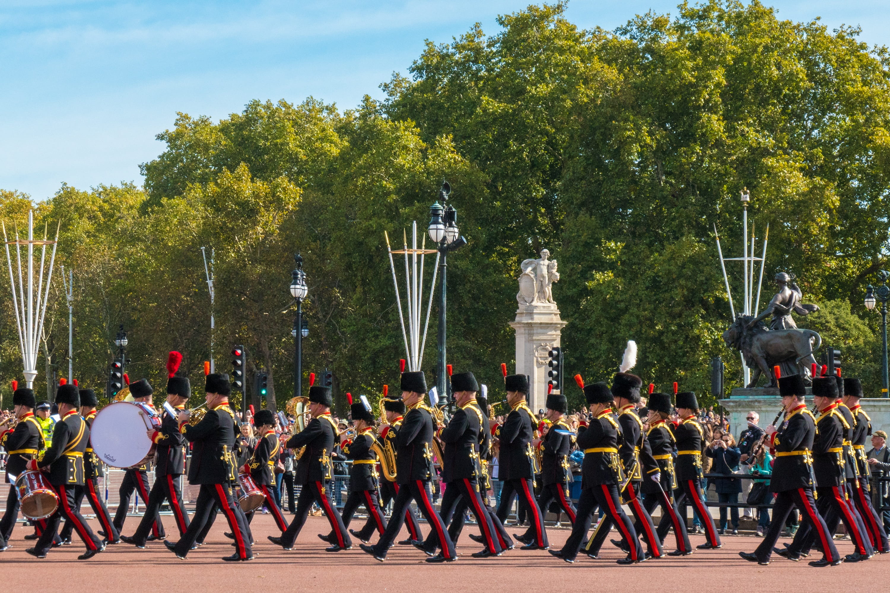 parade, palace, government, brexit, clothing, military, army soldier, crowd, march, men, london, armed forces, real people, royal, outdoors, marching, large group of people, HD Wallpaper