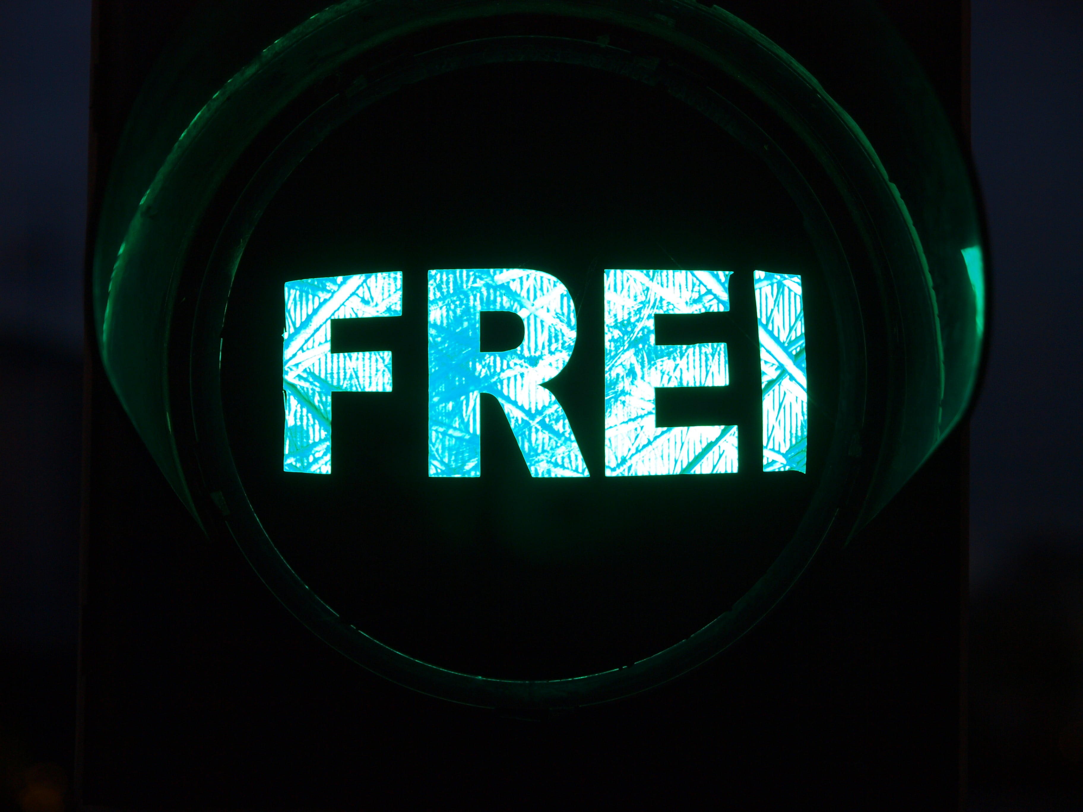indoors, brexit, light, stoplight, mode of transportation, close-up, communication, representation, guidance, glowing, sign, black background, technology, HD Wallpaper
