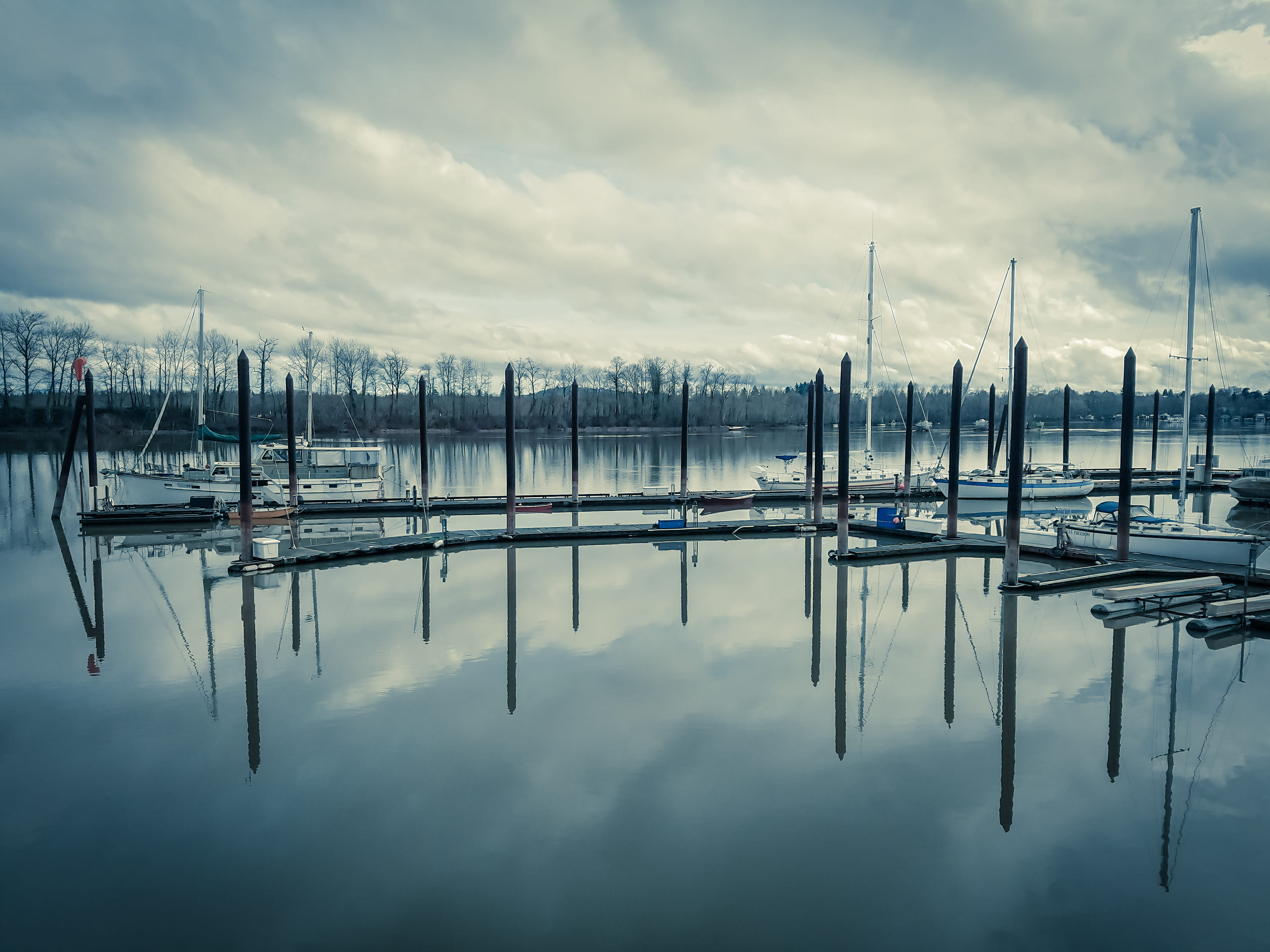 water, outdoors, beauty in nature, no people, willamette river greenway trail, relaxing, pole, blue, wooden post, marina, oregon, trees, portland, nautical vessel, HD Wallpaper