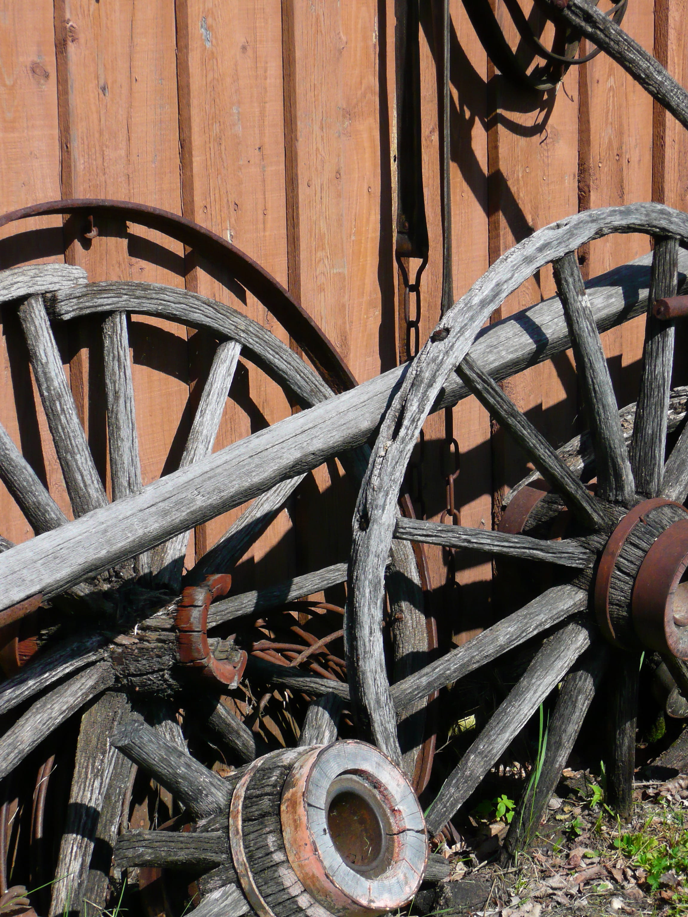 old-fashioned, tire, nature, canada, outdoors, transportation, no People, horse Cart, abandoned, spoke, land vehicle, cart, old, metal, history, pattern, Phone HD Wallpaper