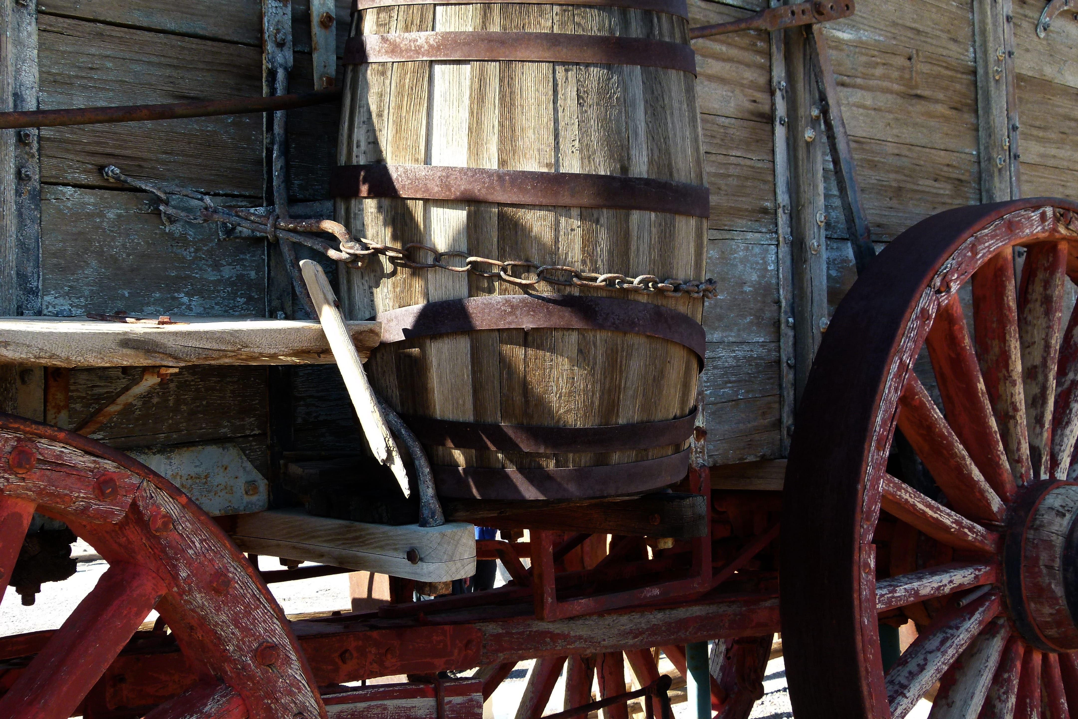western style, california, carriage, heritage, rusty, metal, old-fashioned, retro Styled, mode of transportation, outdoors, vintage, cart, wagon Wheel, HD Wallpaper