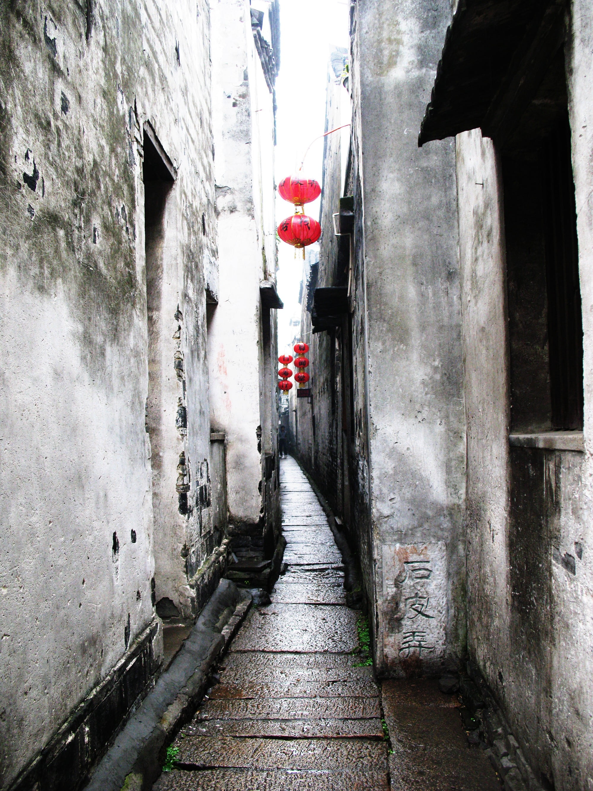 black and white, narrow, no people, watertown, lanterns, xitang, jiangnan, pathway, built structure, 2K, natural, outdoors, residential district, wall, Phone HD Wallpaper