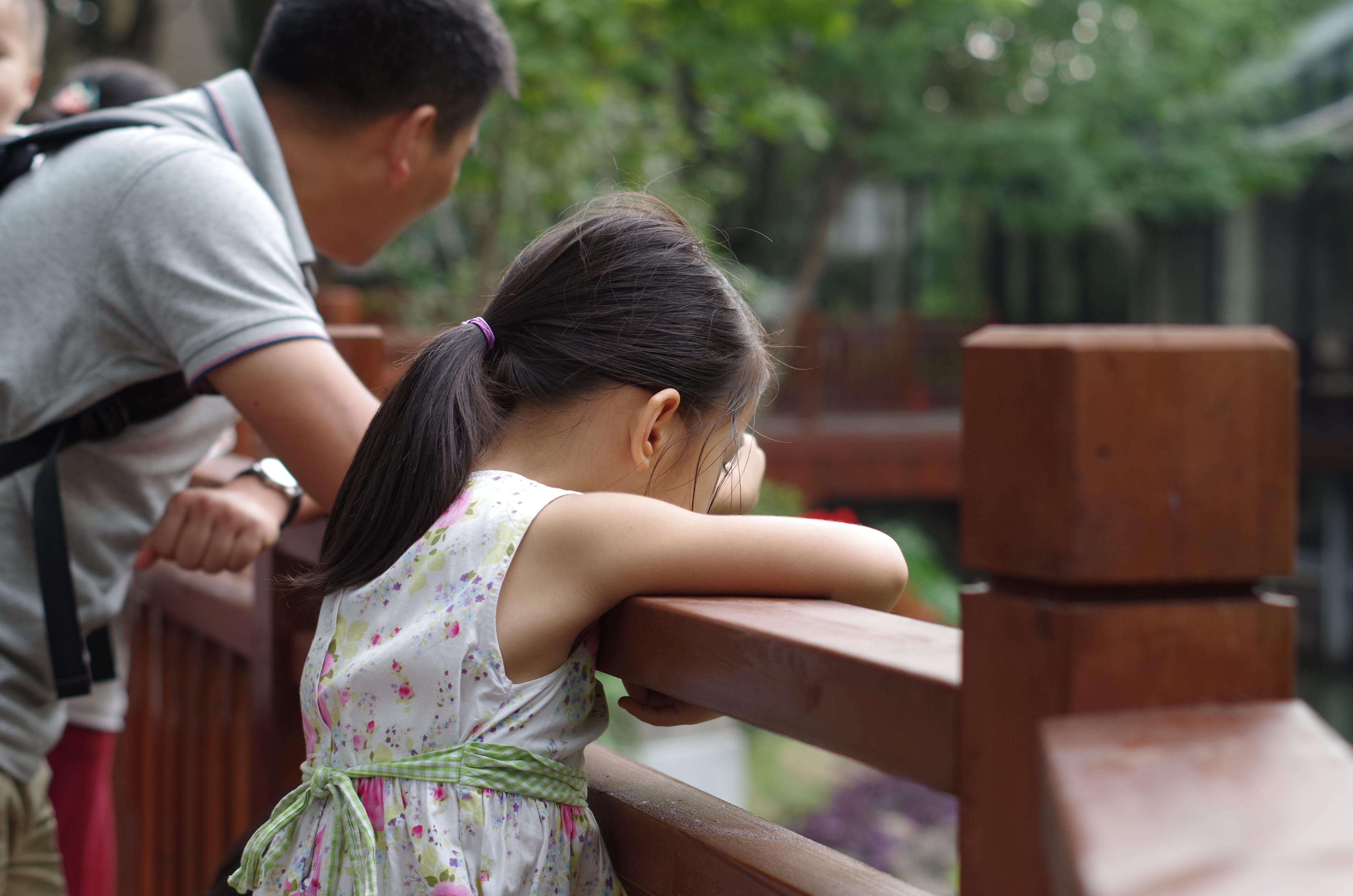 outdoors, women, family, waist up, bonding, standing, child, hairstyle, woodbridge, girls, focus on foreground, innocence, 4K, casual clothing, jiangnan, HD Wallpaper