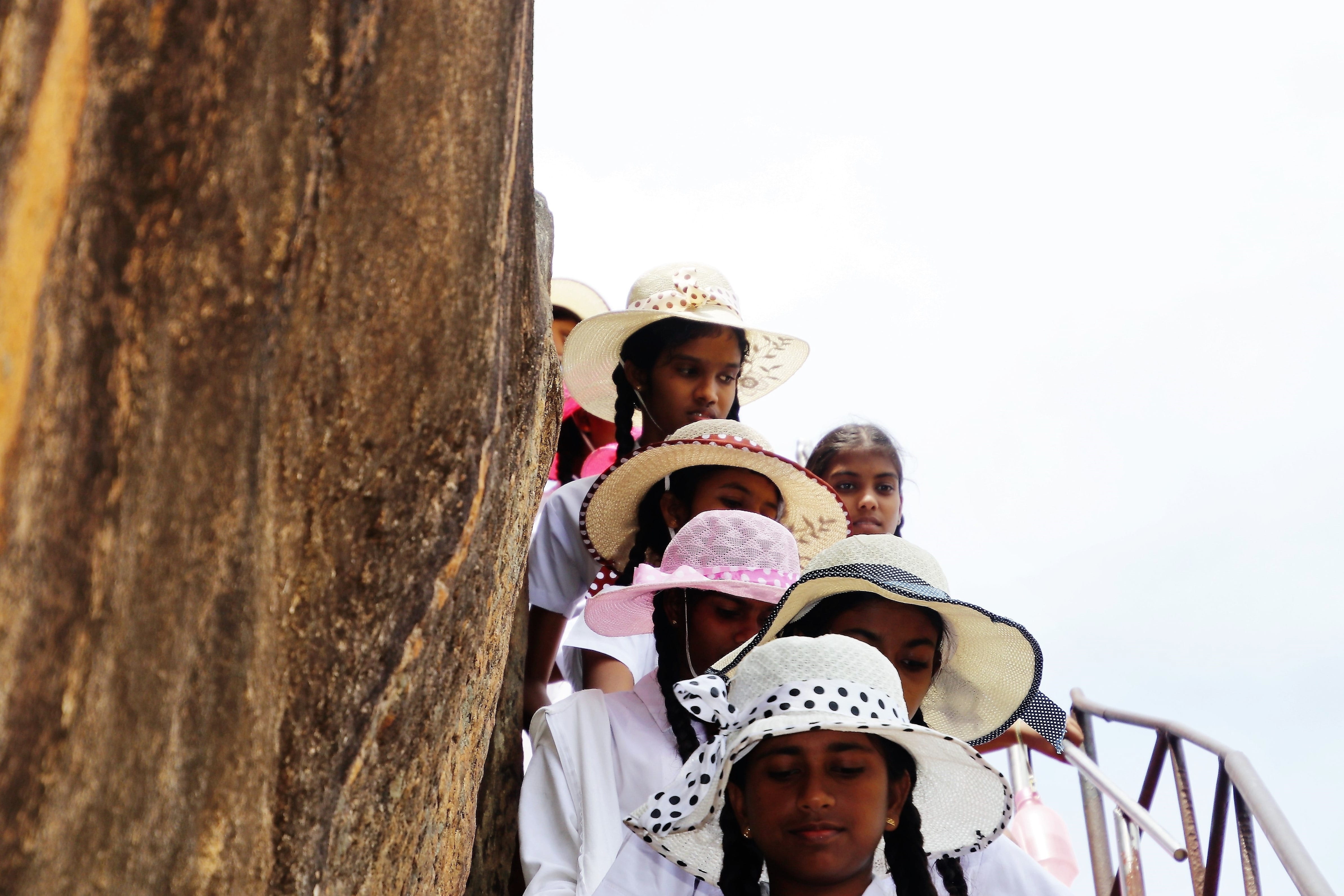 males, dots, bonding, females, headgear, nature, white, the art of, decoration, the descent, stairs, offspring, rock, sigiriya, fun, students, traditional, HD Wallpaper