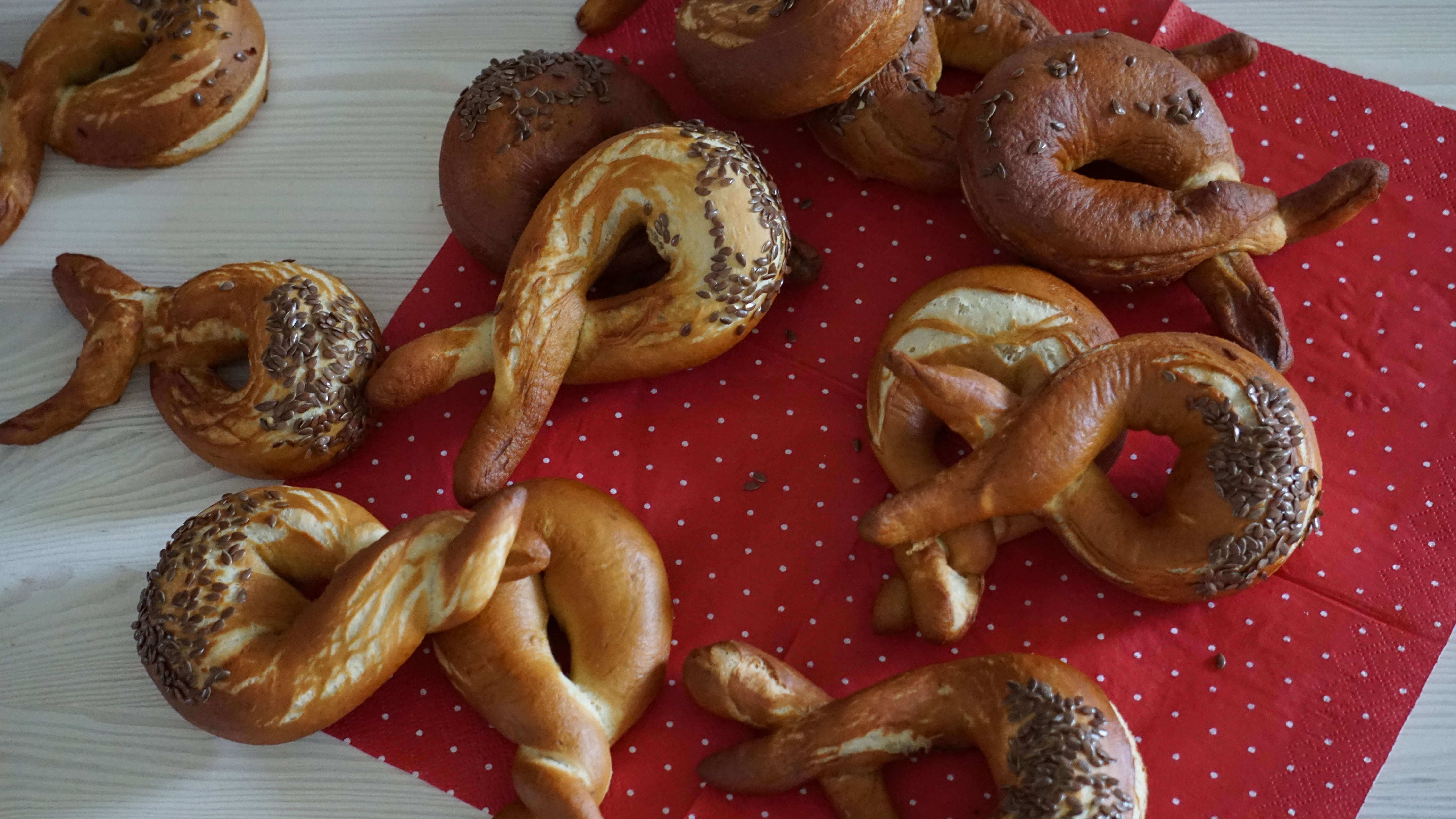 directly above, freshness, plate, pretzel, no people, ready-to-eat, baked, bavarian, high angle view, bavaria, gourmet, table, bake, food and drink, 5K, HD Wallpaper