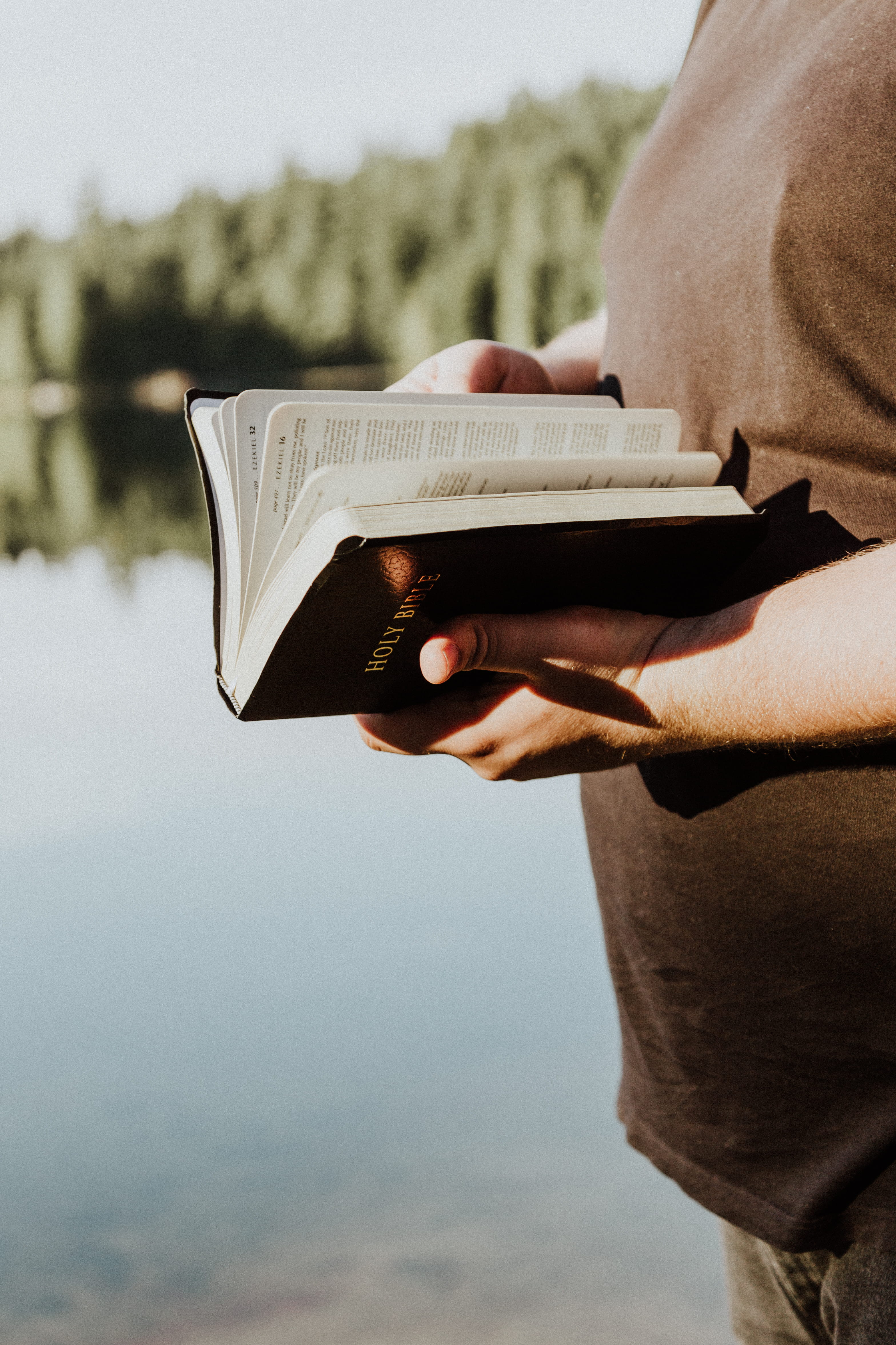 pray, wireless technology, scripture, photography themes, one person, person, ministry, bible, holding, christ, real people, communication, read, holy, Phone HD Wallpaper