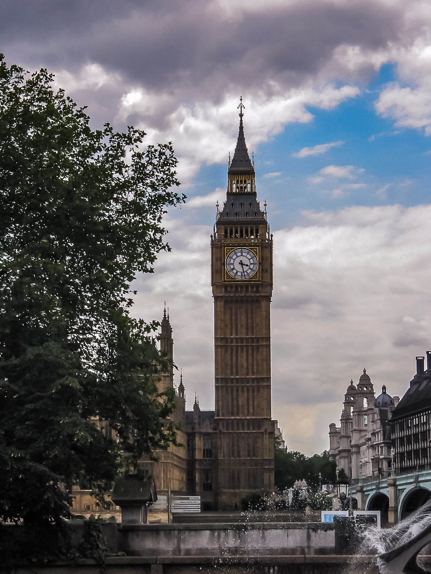tall - high, tower, government, london, spire, outdoors, tree, building, 1080P, gothic style, clock tower, attraction, tourist attraction, landmark, places of interest, Phone HD Wallpaper