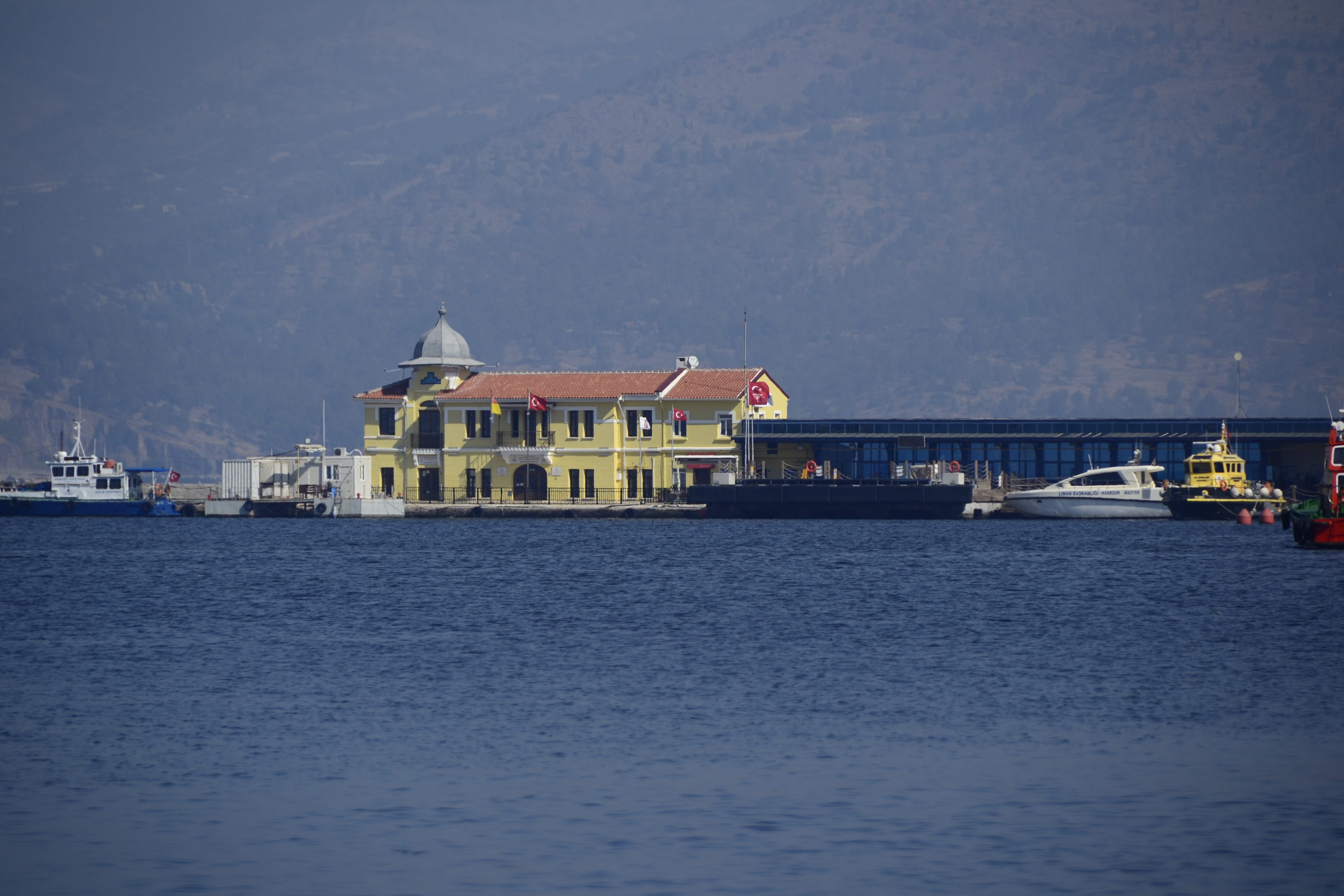 building, water, beauty in nature, passenger craft, sea, nature, mansion, rippled, ocean, marine, outdoors, building exterior, no people, sky, travel, waterfront, HD Wallpaper