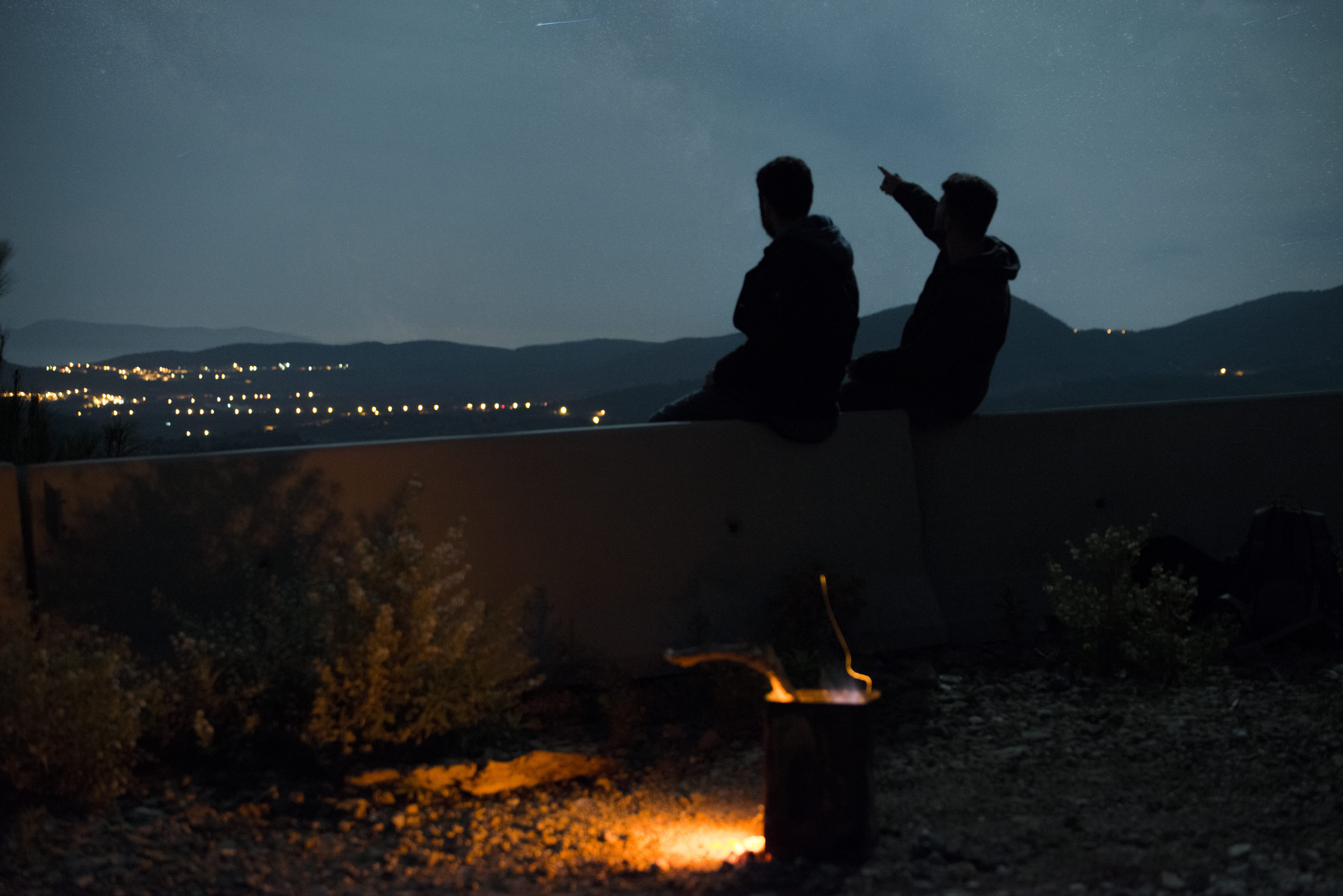 fire - natural phenomenon, 5K, campfire, stars, night, scenics - nature, fire, trello, mountain, nature, couple - relationship, flame, real people, togetherness, HD Wallpaper