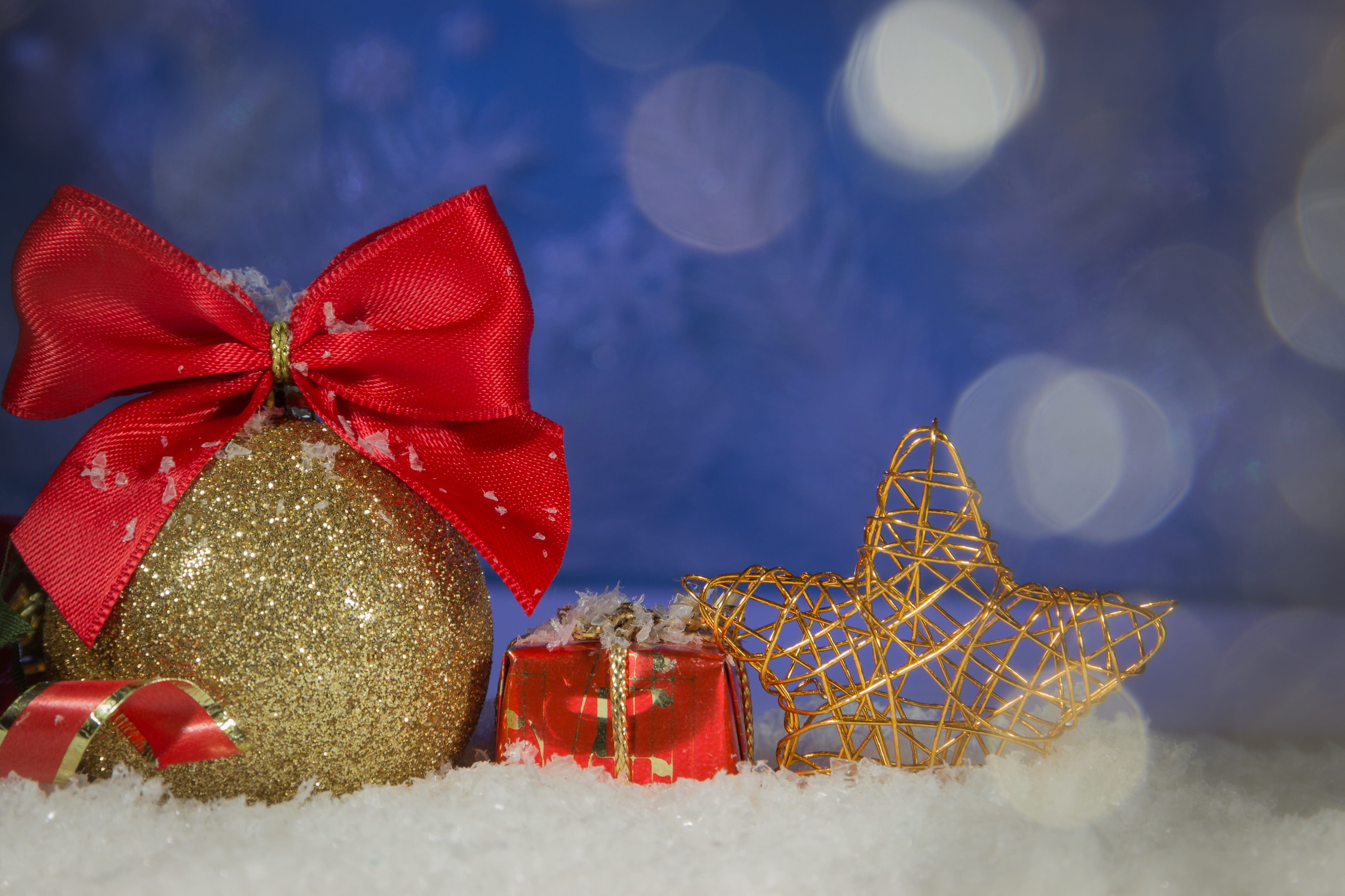 container, celebration, christmas decoration, snow, ribbon - sewing item, composition, christmas, 4K, wintertime, gift, gift box, box - container, gifts, HD Wallpaper
