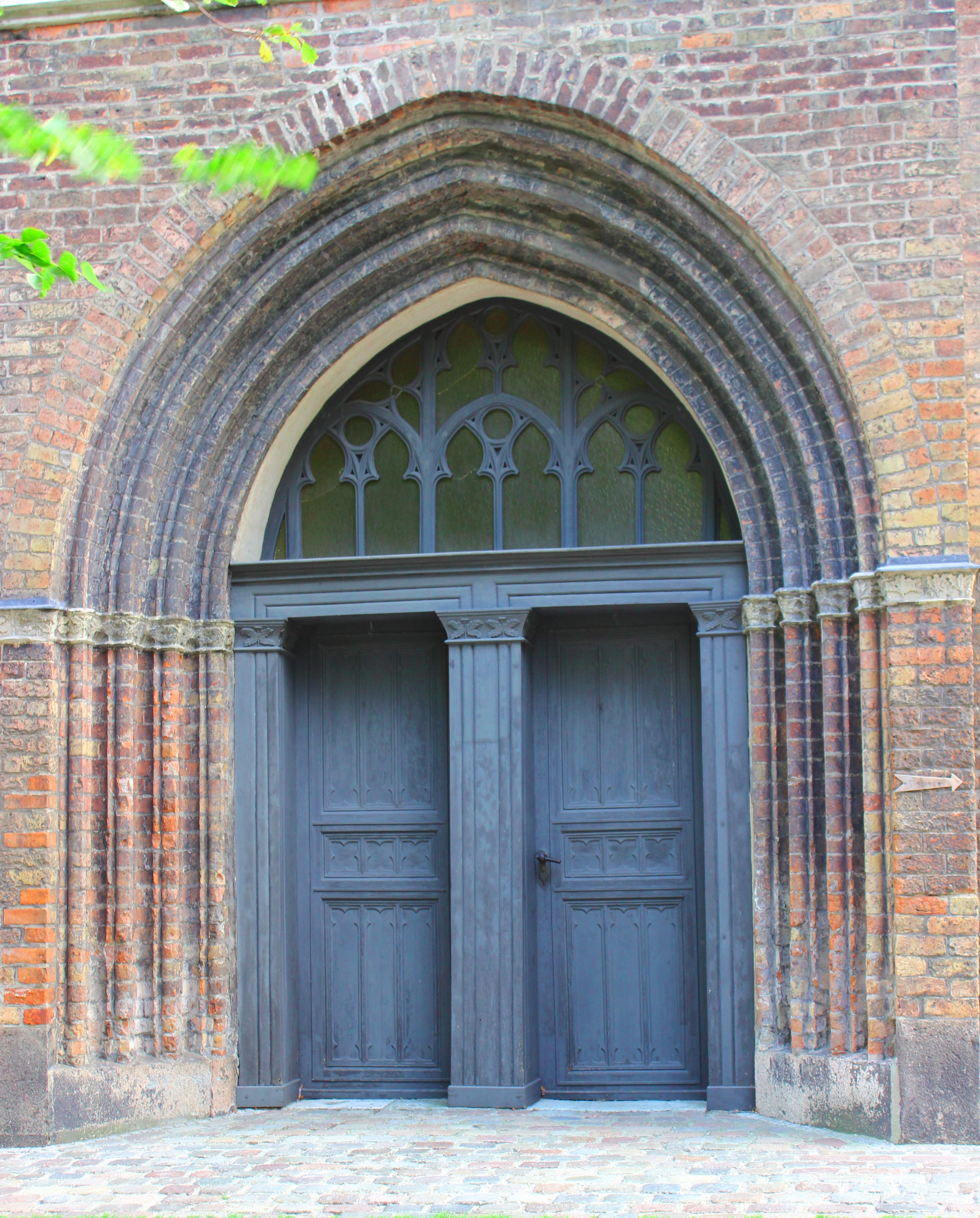 church, 4K, brick wall, built structure, hanseatic city, doorway, st marys church, the past, brick, front door, building feature, architecture, wall, entrance, Phone HD Wallpaper