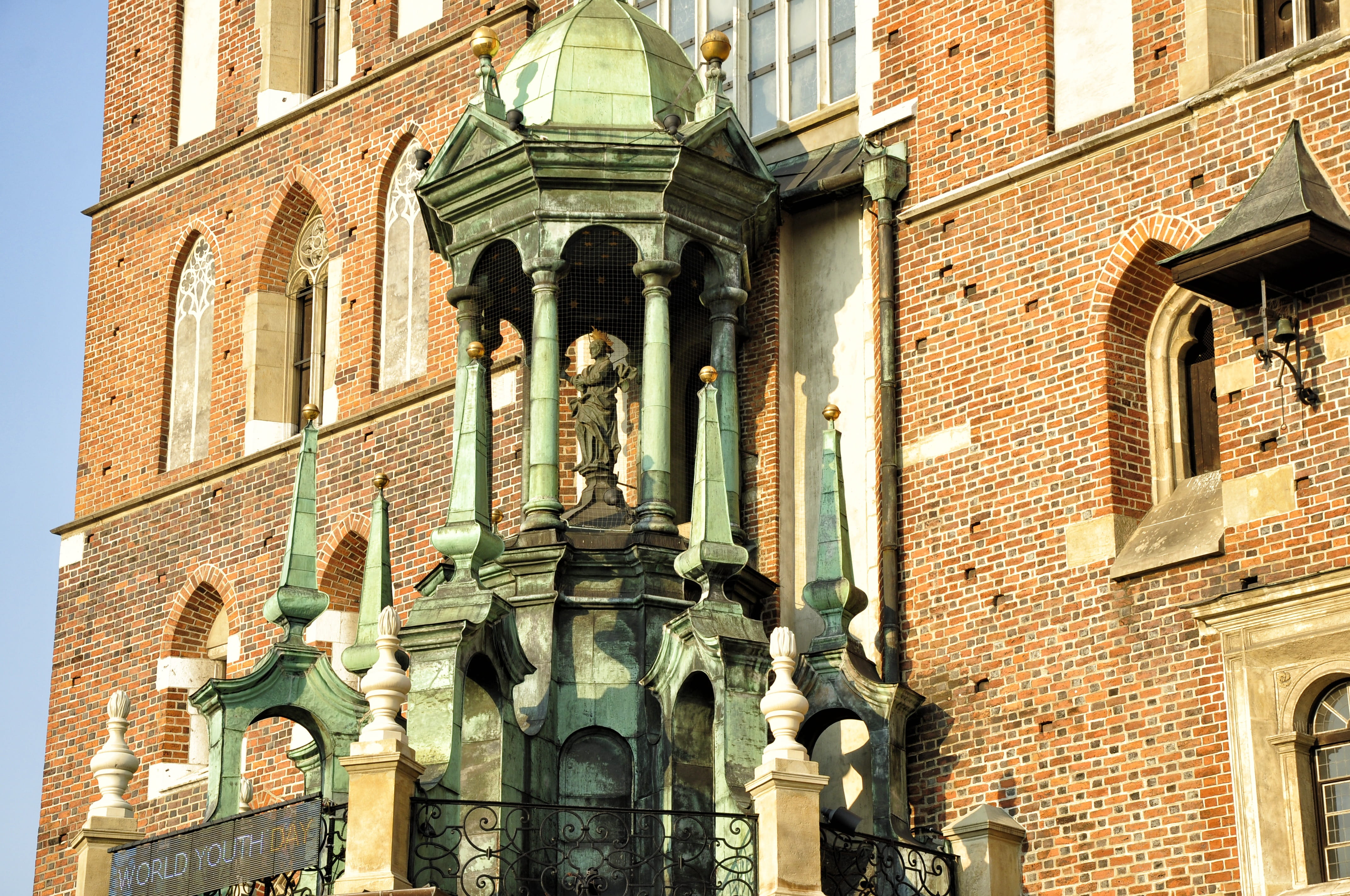 building, day, sculpture, kraków, architecture, old house, city, old town, the old town, tourist attractions, low angle view, arch, building exterior, culture, HD Wallpaper