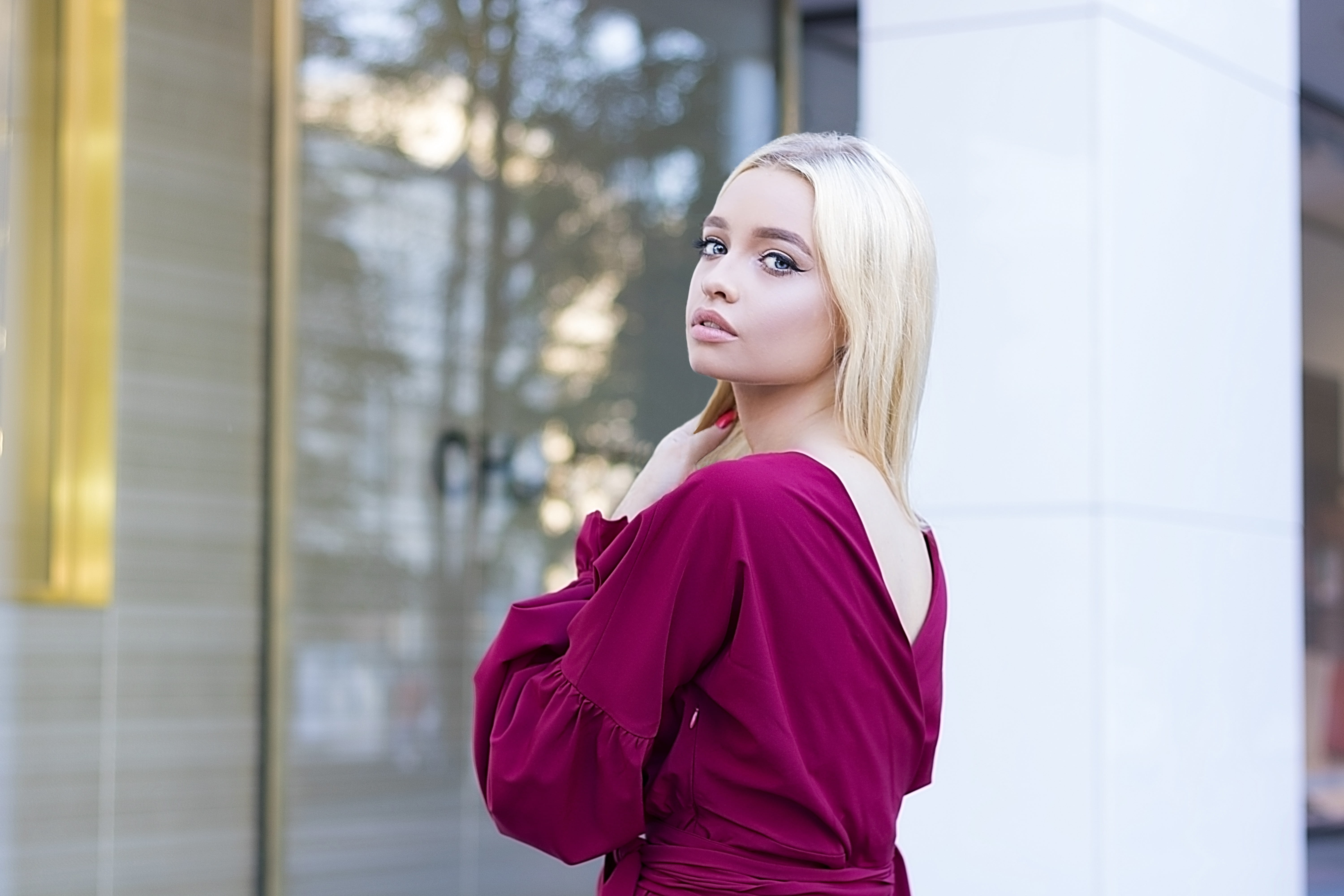 purple, fashion, street, looking away, standing, style, pose, contemplation, female, lady, blonde, modern, young adult, young women, girl, portrait, clear, HD Wallpaper