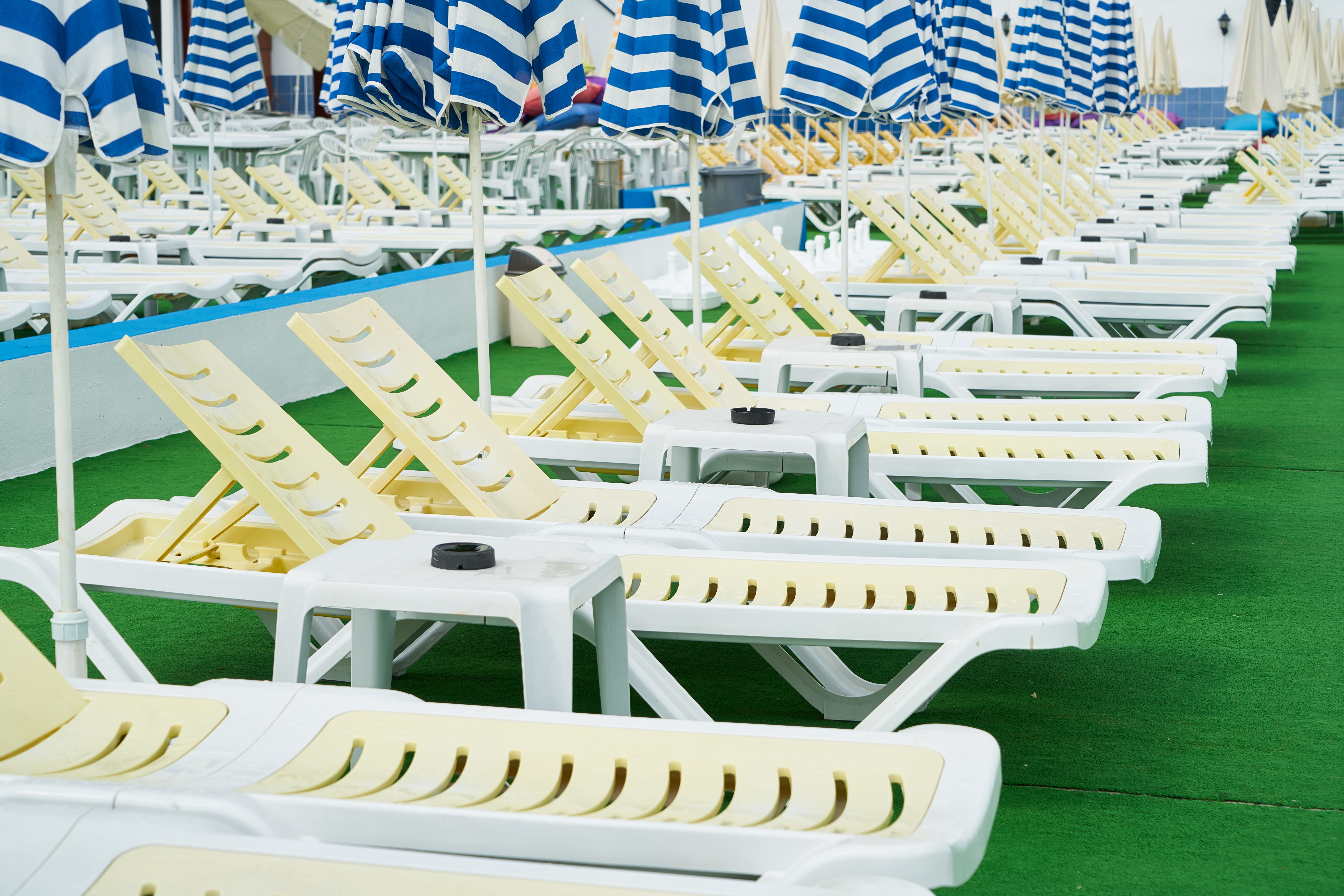 empty, summer, seat, order, in a row, no people, interior architecture, relax, 8K, white color, beautiful, large group of objects, swimming pool, pool, HD Wallpaper