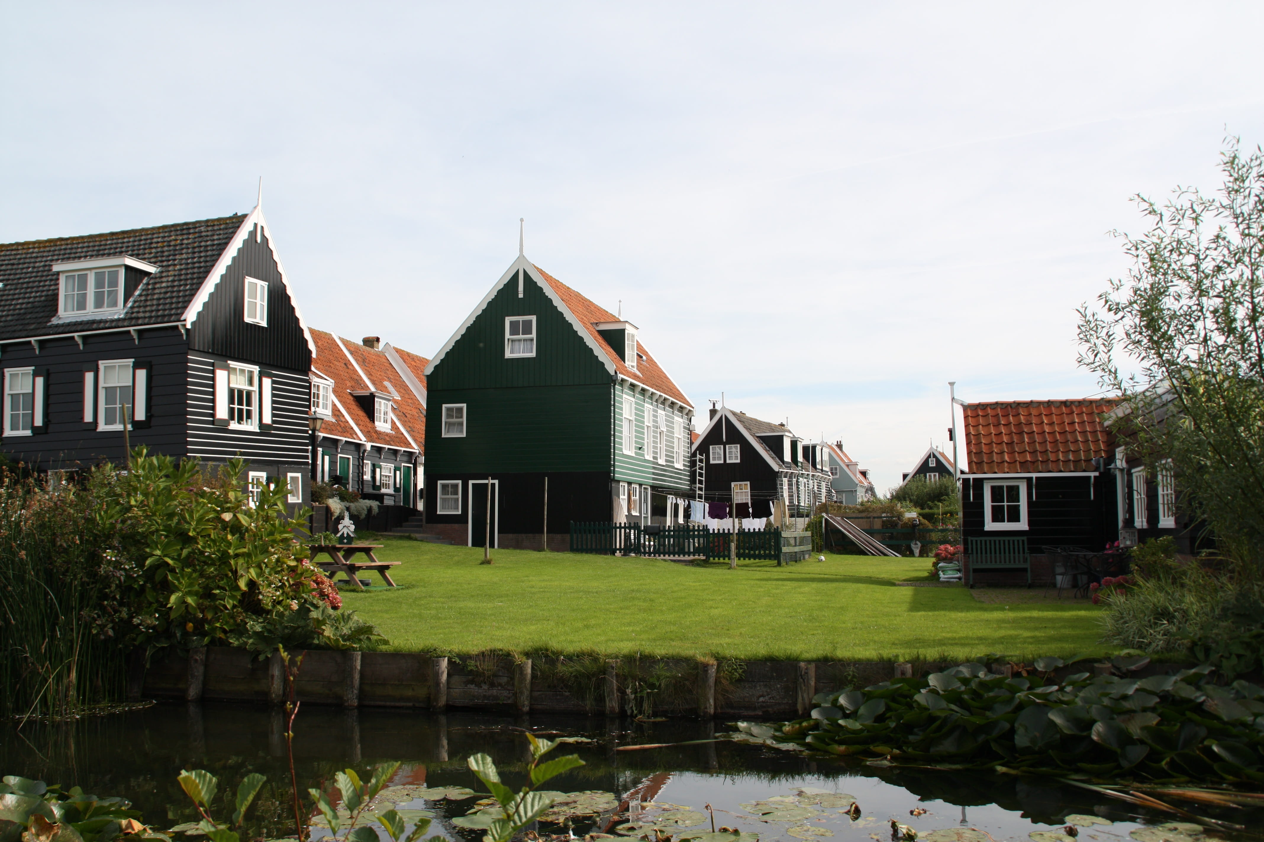 building Exterior, cloud - sky, sky, village, green color, outdoors, landscape, residential Building, grass, architecture, day, Netherlands, residential district, HD Wallpaper