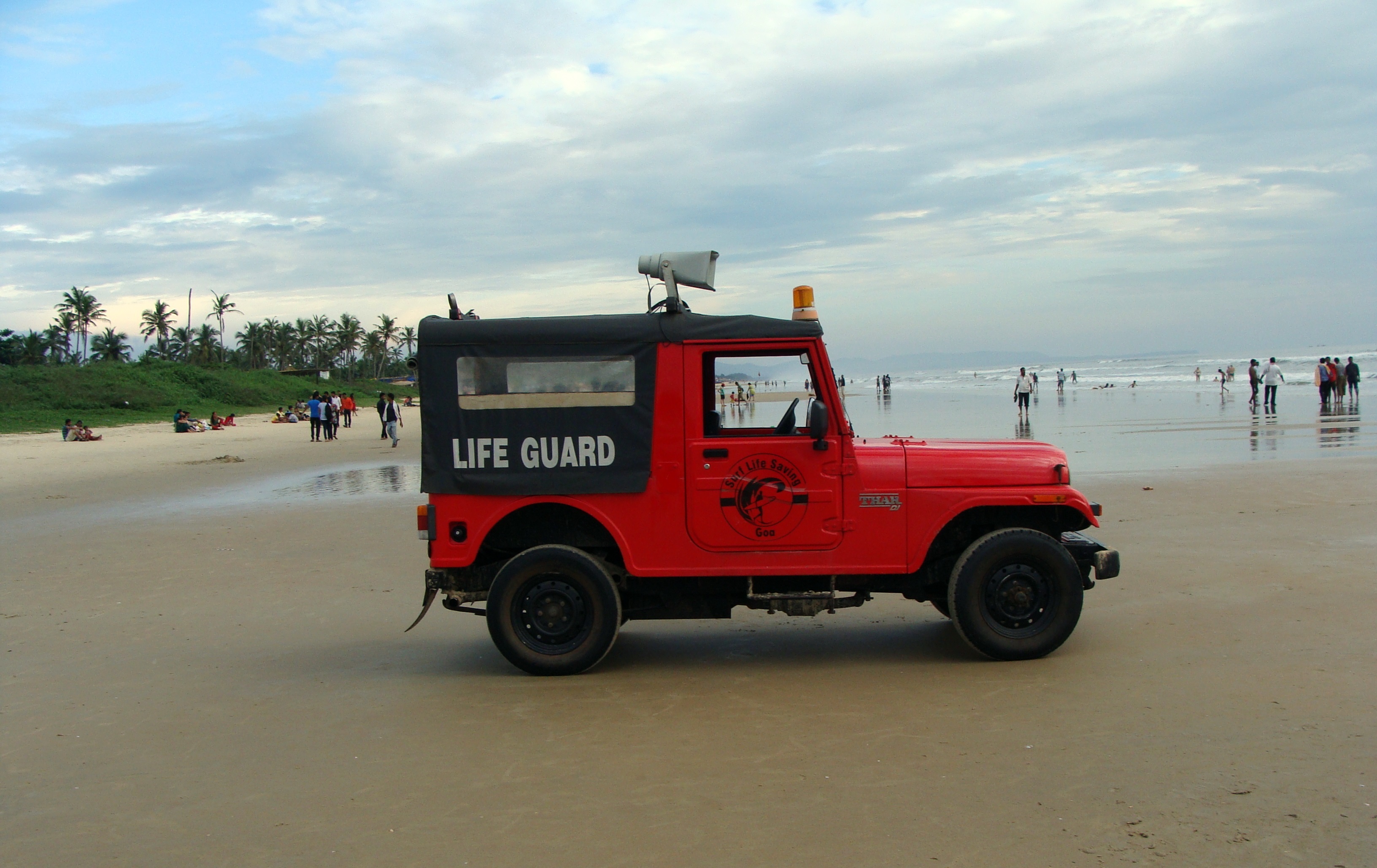 city, sky, van, street, arabian, india, red, car, goa, 2K, cloud - sky, incidental people, water, outdoors, rescue, vehicle, sea, travel, patrol, 4x4, HD Wallpaper
