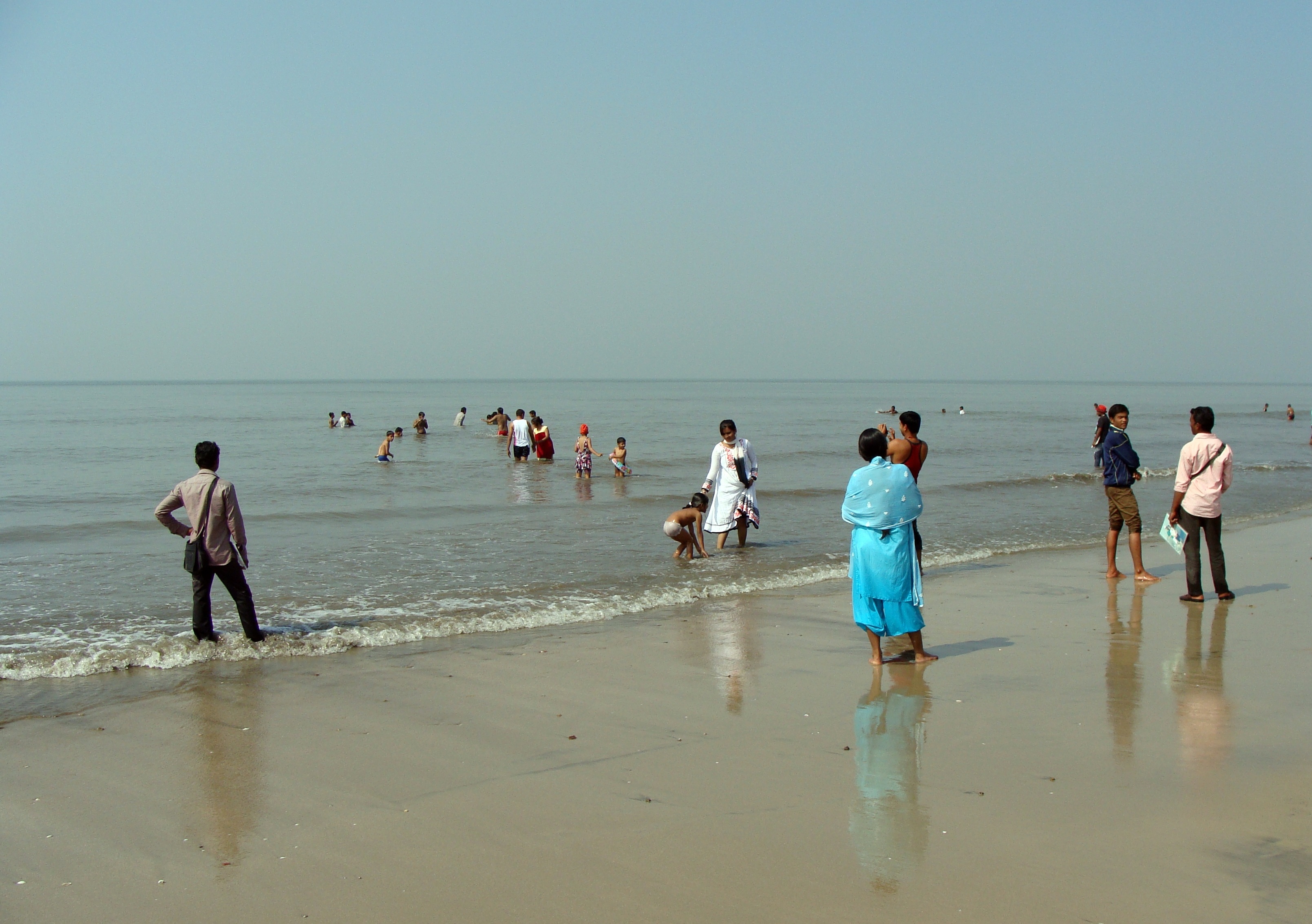 large group of people, nature, 2K, women, holiday, crowd, land, mumbai, group of people, india, leisure activity, coastline, sky, arabian, real people, HD Wallpaper