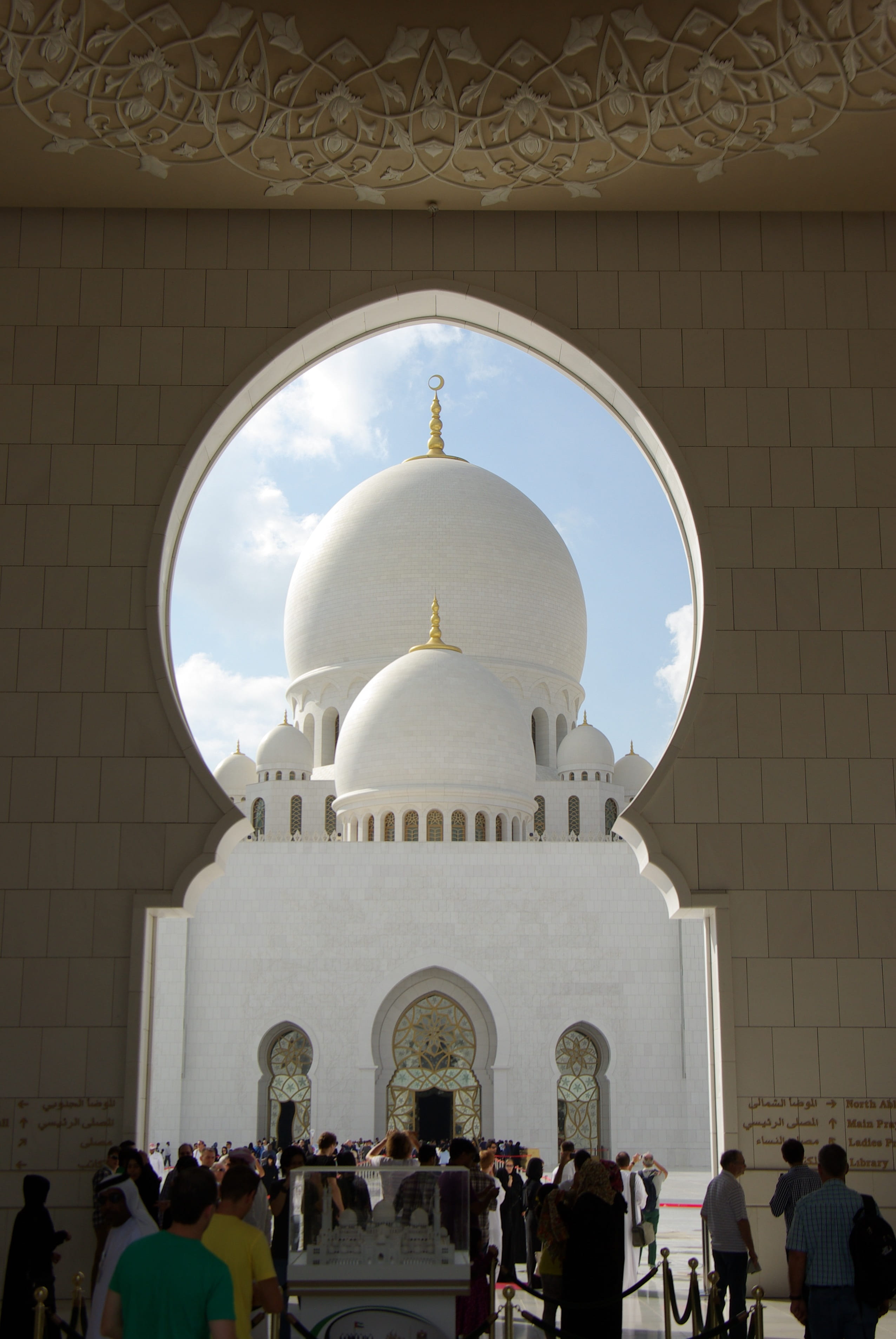 group of people, emirates, islam, city, tourism, day, visit, Abu Dhabi, Mosque, spirituality, belief, arch, Dome, arab, travel, Horseshoe, religion, travel destinations, Phone HD Wallpaper
