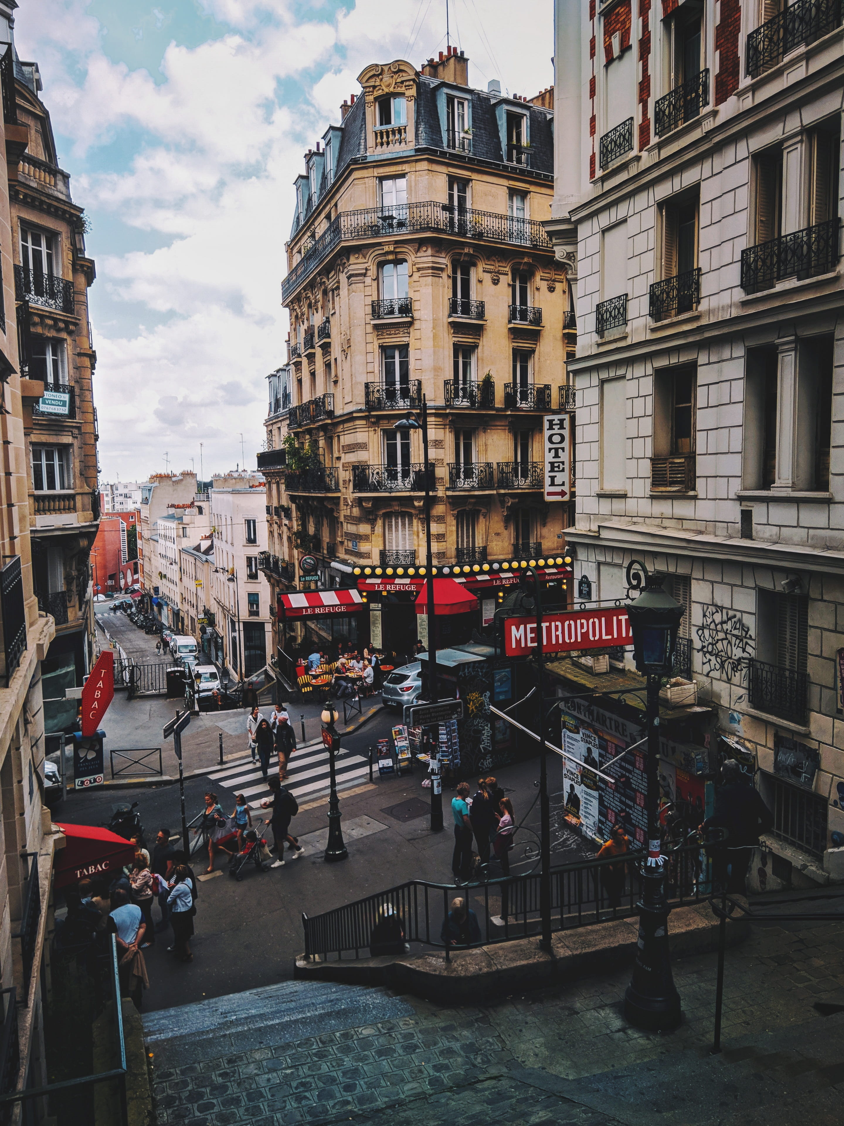 incidental people, outdoors, architecture, street, montmartre, mode of transportation, window, building exterior, building, france, paris, built structure, Phone HD Wallpaper