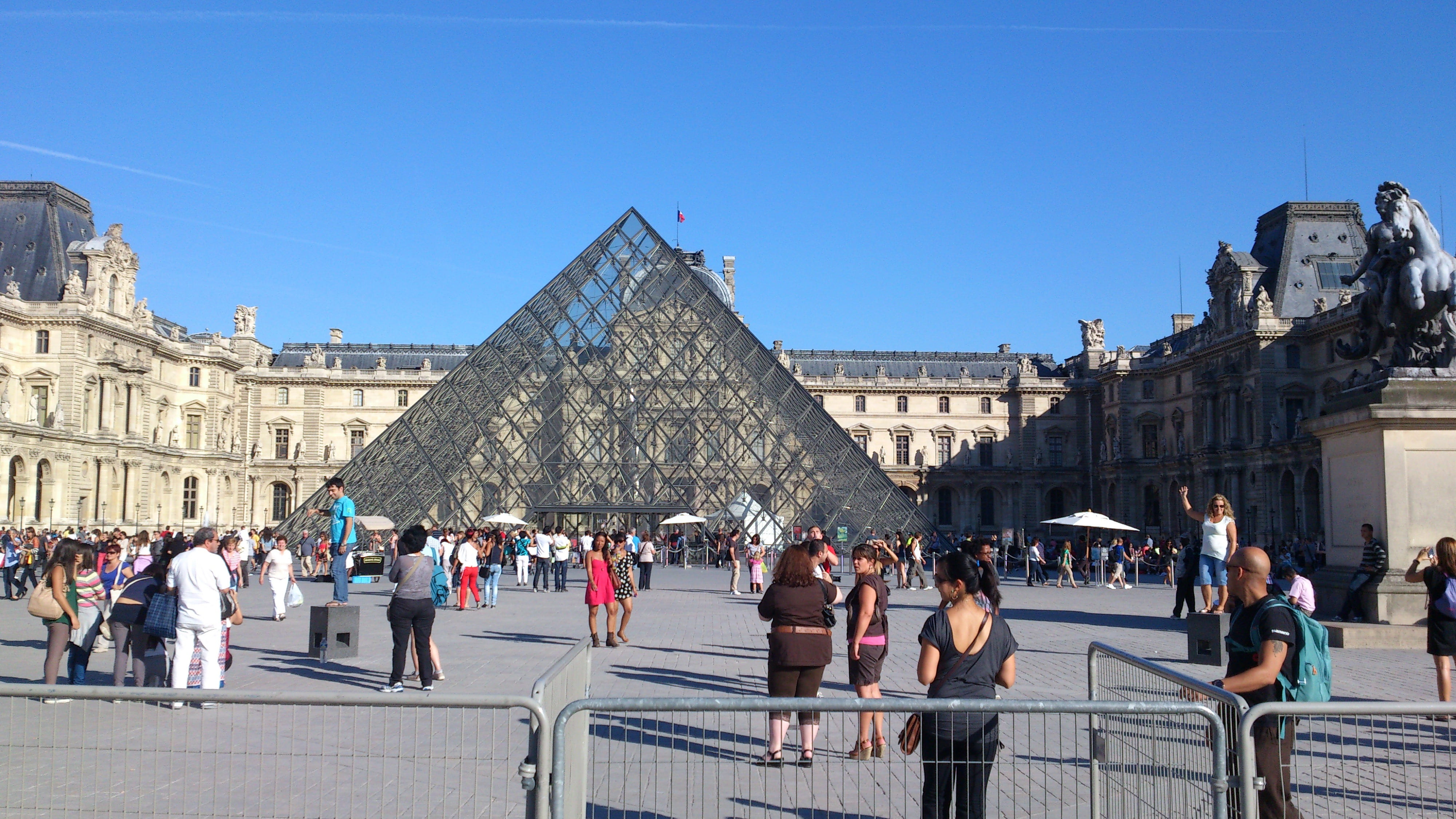 european, blue, building, attraction, crowd, outdoors, french, women, building exterior, architecture, destination, 4K, louvre, tourism, culture, pyramid, HD Wallpaper