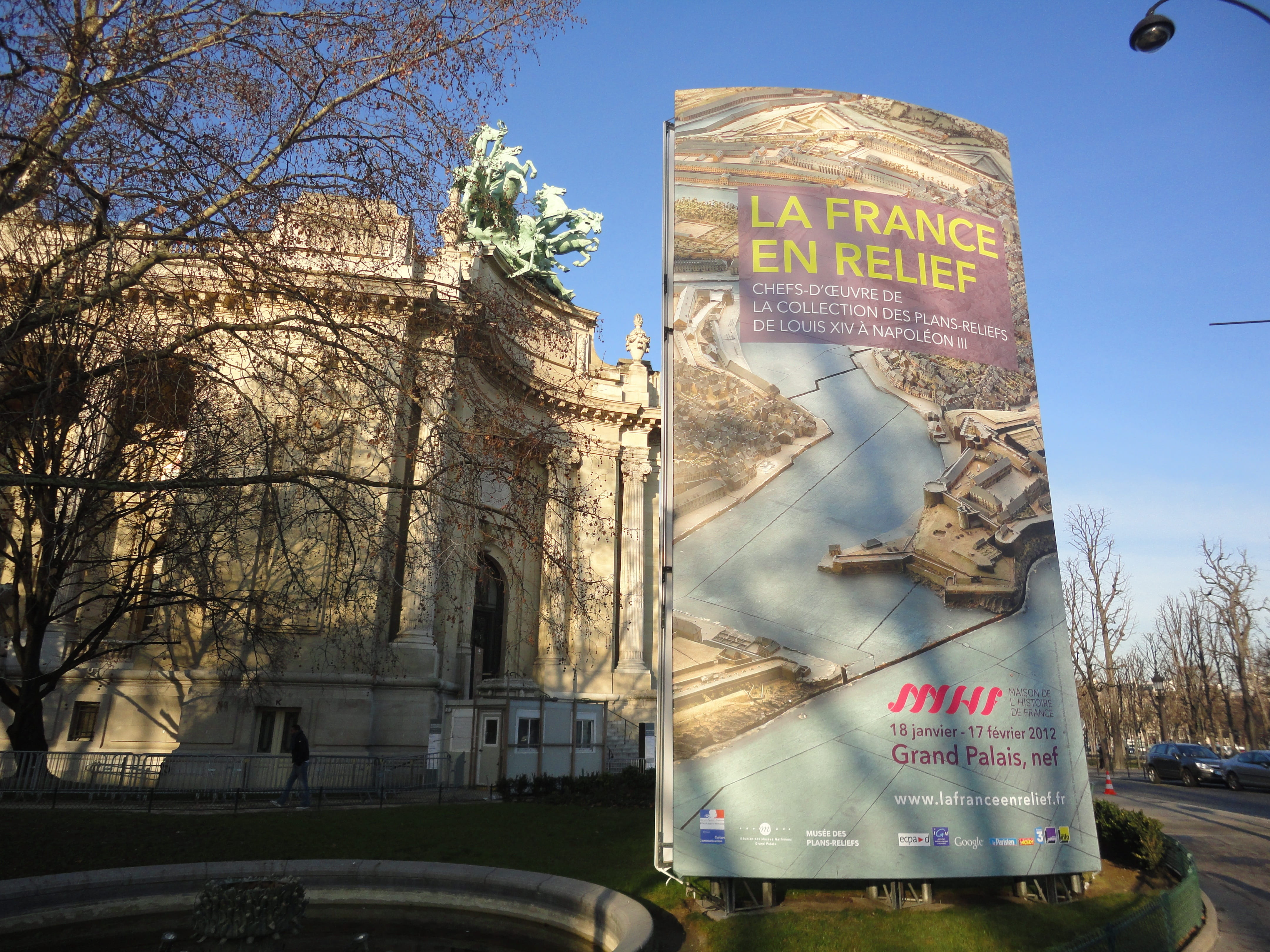 sign, paris, day, western script, built structure, Paris, outdoors, information, champs elysee, building, sky, architecture, communication, transportation, HD Wallpaper
