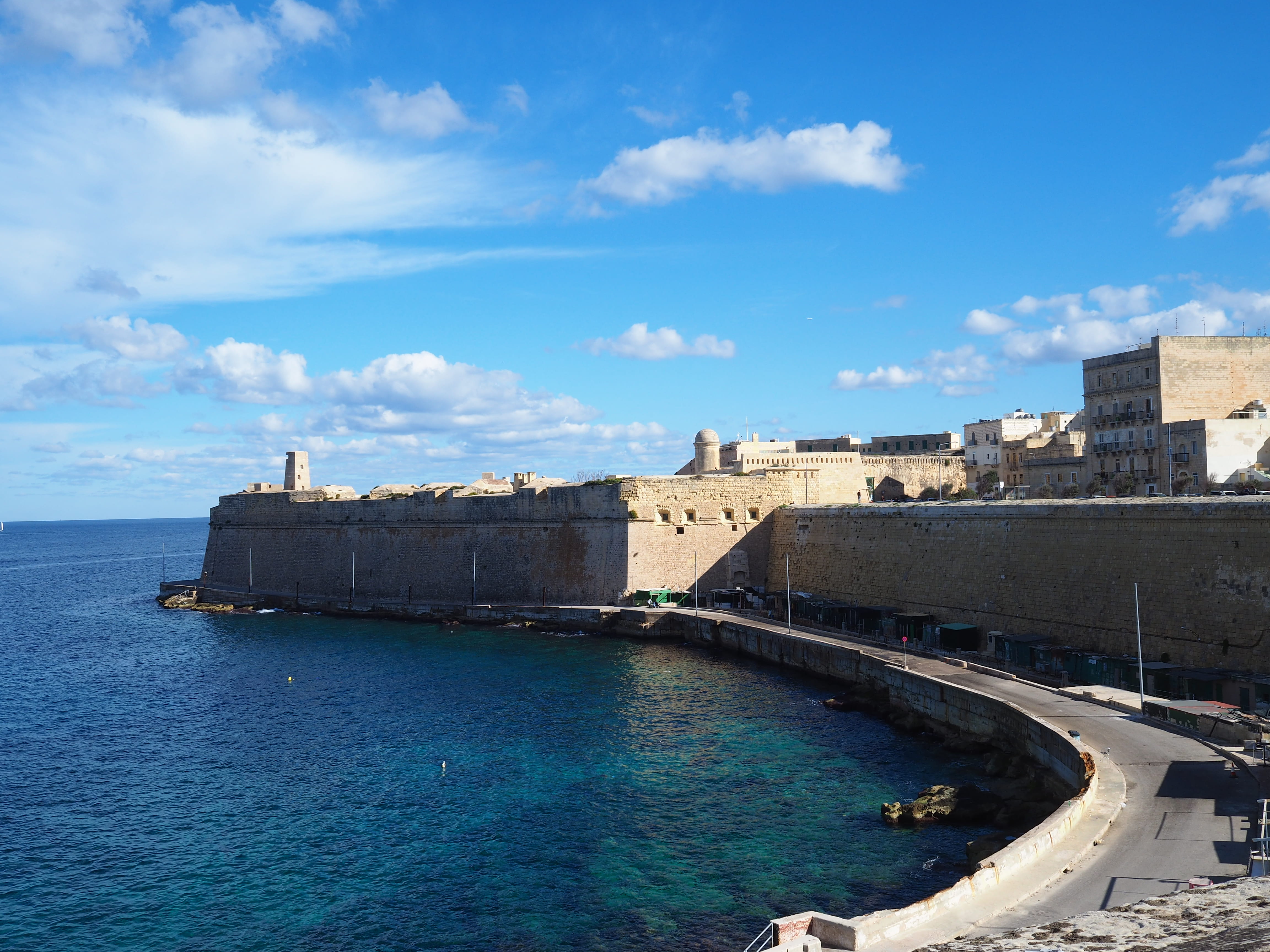 malta, incidental people, city, fortifications, mediterenean, history, valletta, sky, blue, day, building, water, travel destinations, sea, limestone, built structure, HD Wallpaper