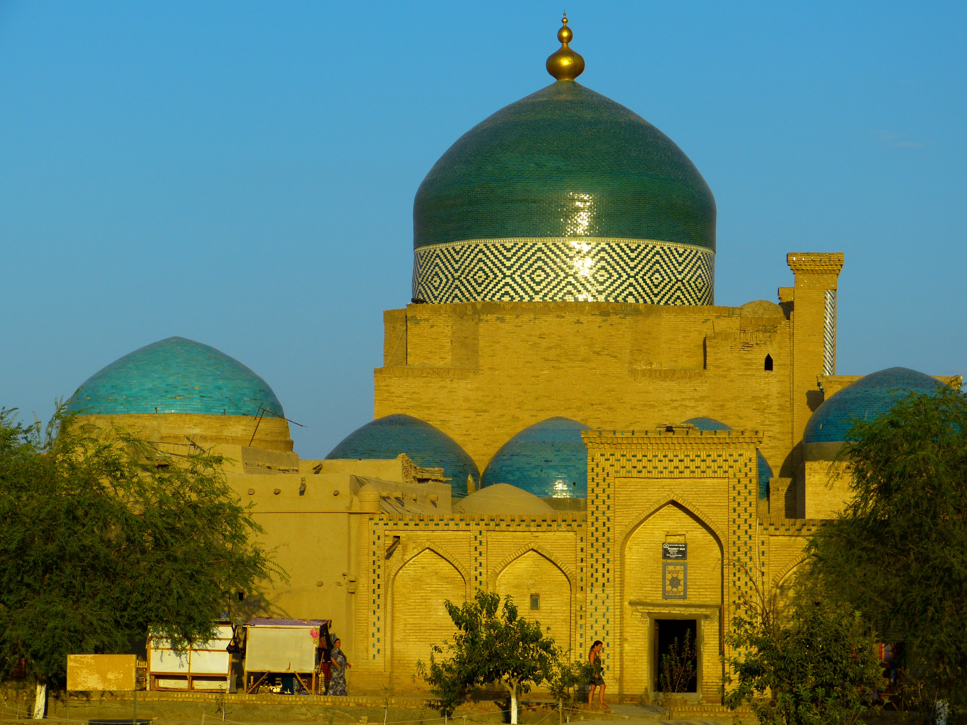4K, mosque, outdoors, kihva, nature, tourism, plant, travel, religion, khiva, museum city, belief, building exterior, spire, building, clear sky, travel destinations, HD Wallpaper