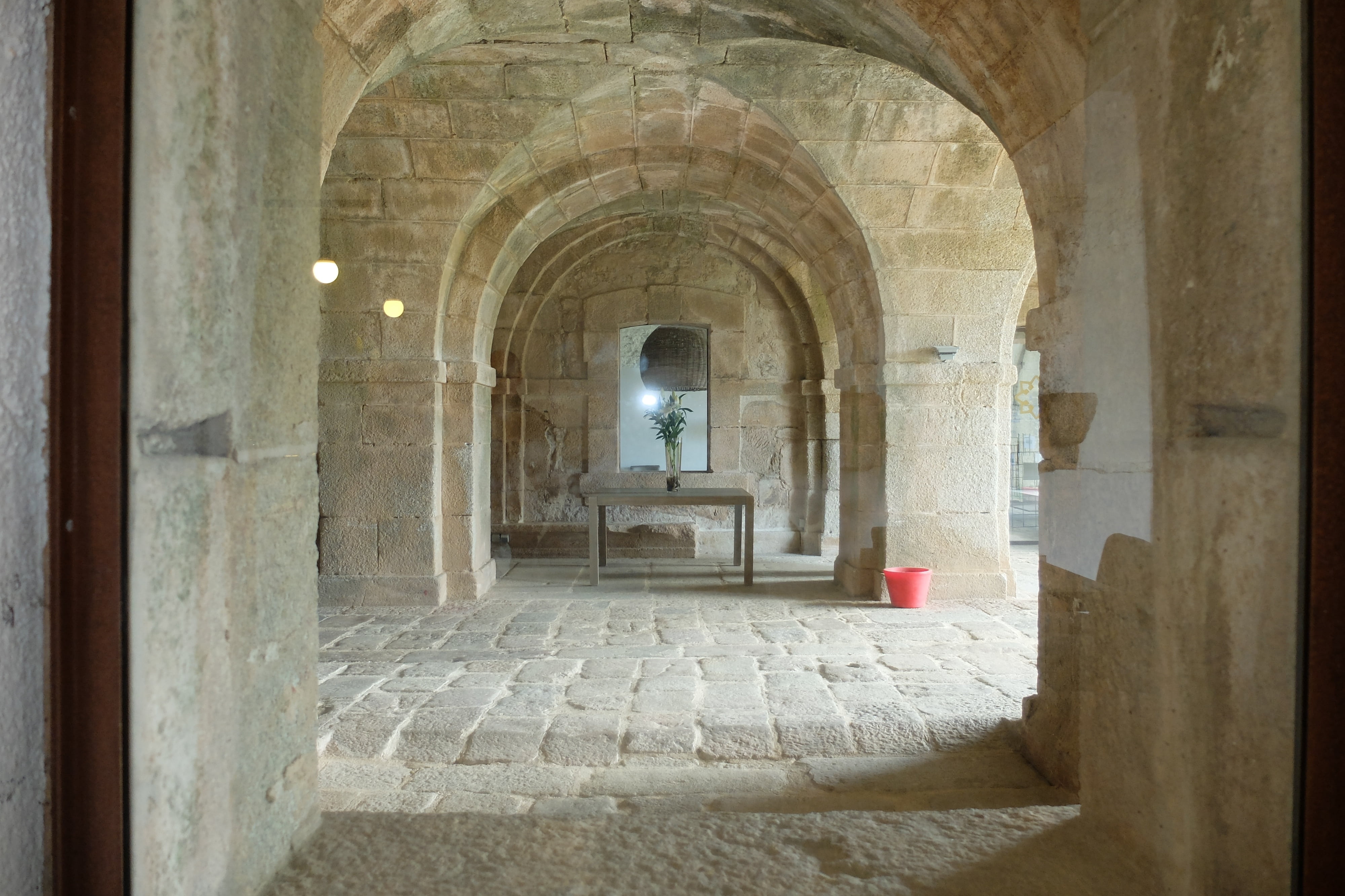house, the way forward, arcade, village of obipos, diminishing perspective, old, indoors, building, day, entrance, spain, no people, arch, built structure, HD Wallpaper