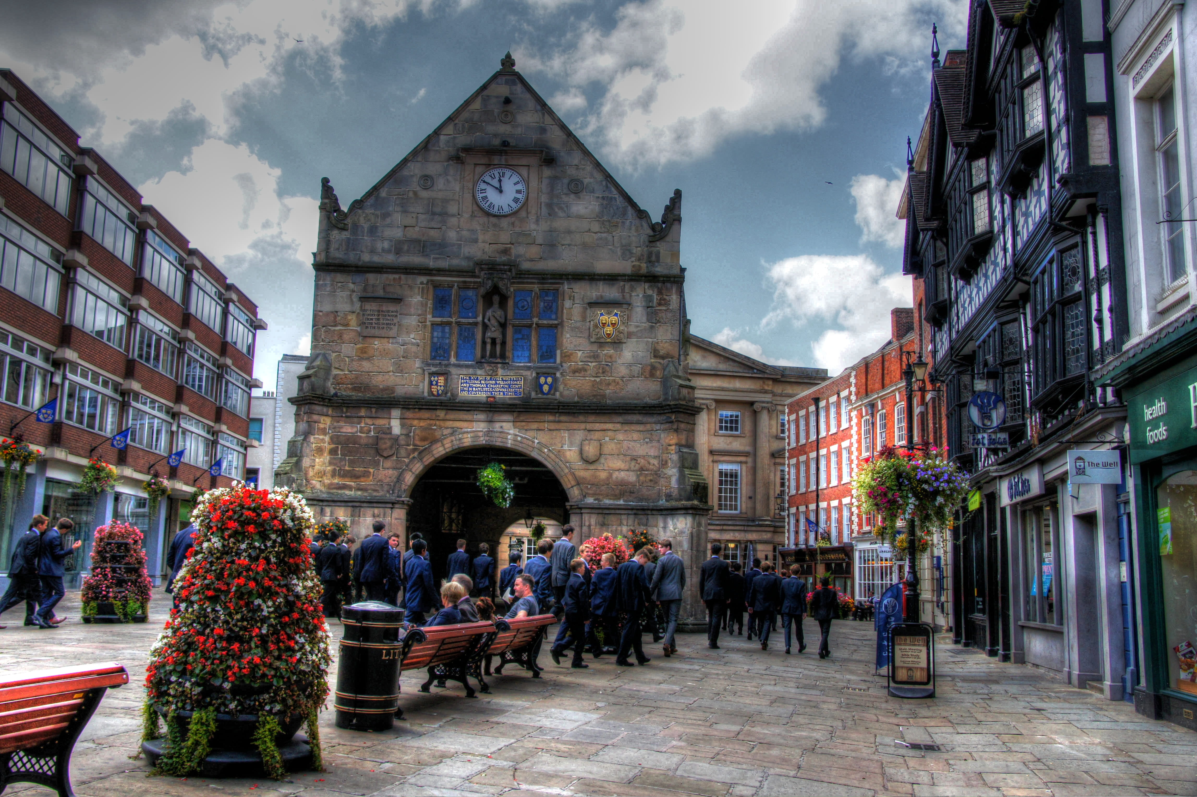 shropshire, real people, women, group of people, street, lifestyles, adult, cloud - sky, day, sky, city, town, large group of people, men, building exterior, HD Wallpaper
