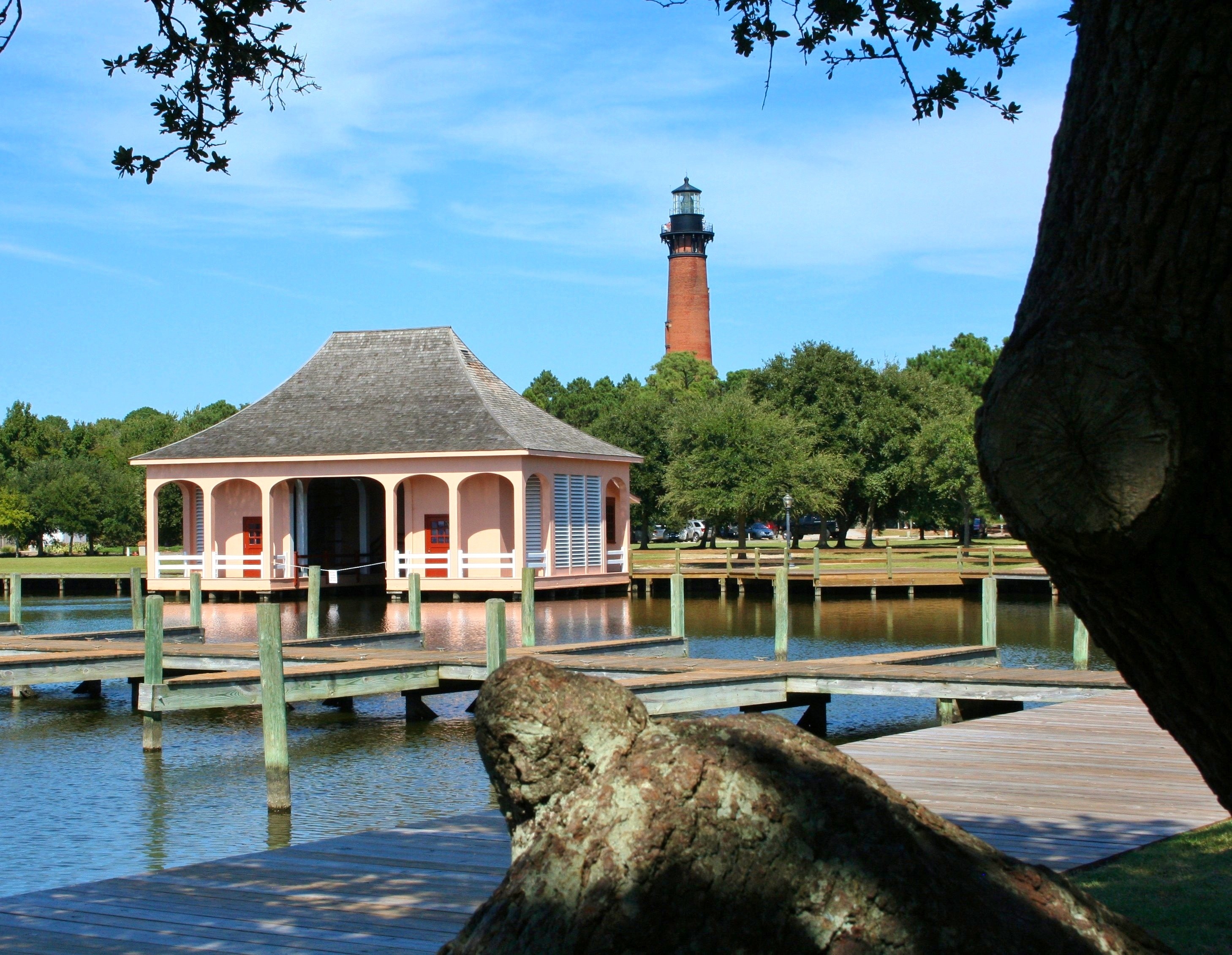 day, dock, tree, plant, outdoors, waterfront, cloud - sky, reflection, 2K, lake, pier, nature, small craft harbor, boathouse, water, currituck, lighthouse, HD Wallpaper