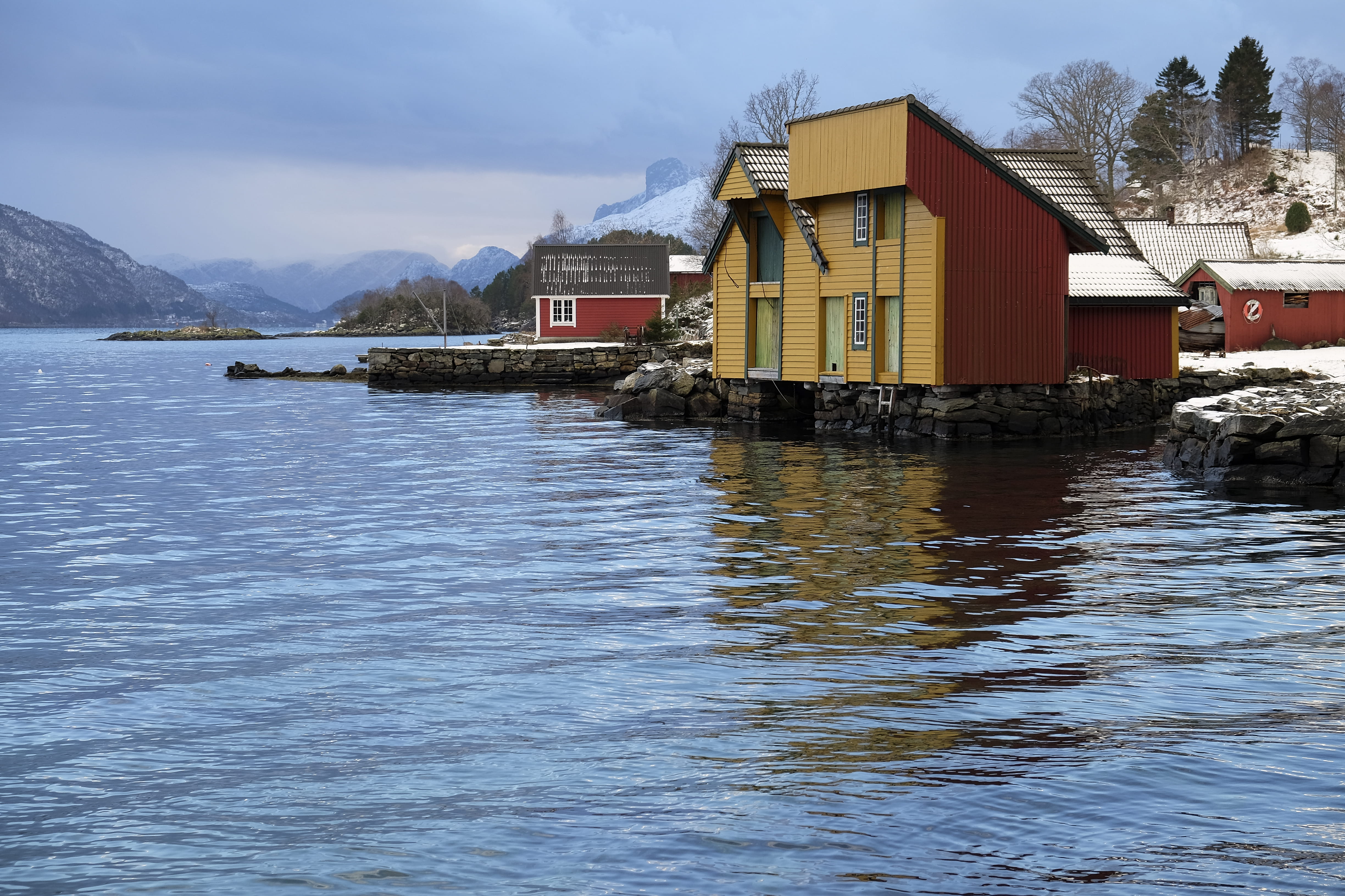 boathouse, 4K, water, fjord, outdoors, beauty in nature, no people, tranquility, house, clean, harbour, river, residential district, building exterior, HD Wallpaper