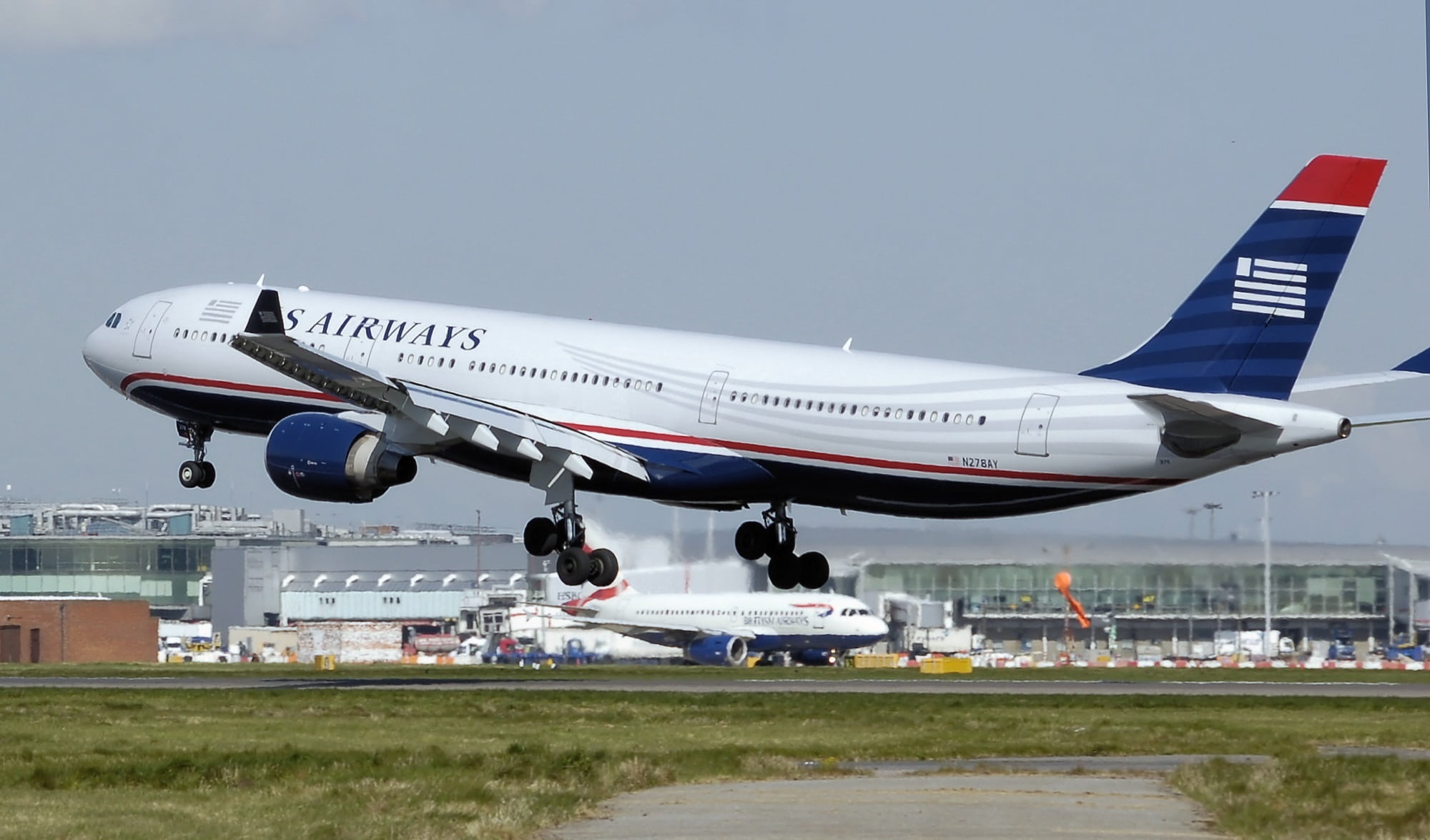 passenger, engine, take off, aerospace industry, airplane, flying, plane, jet, 1080P, landing - Touching Down, standing, industry, airport Runway, air, HD Wallpaper