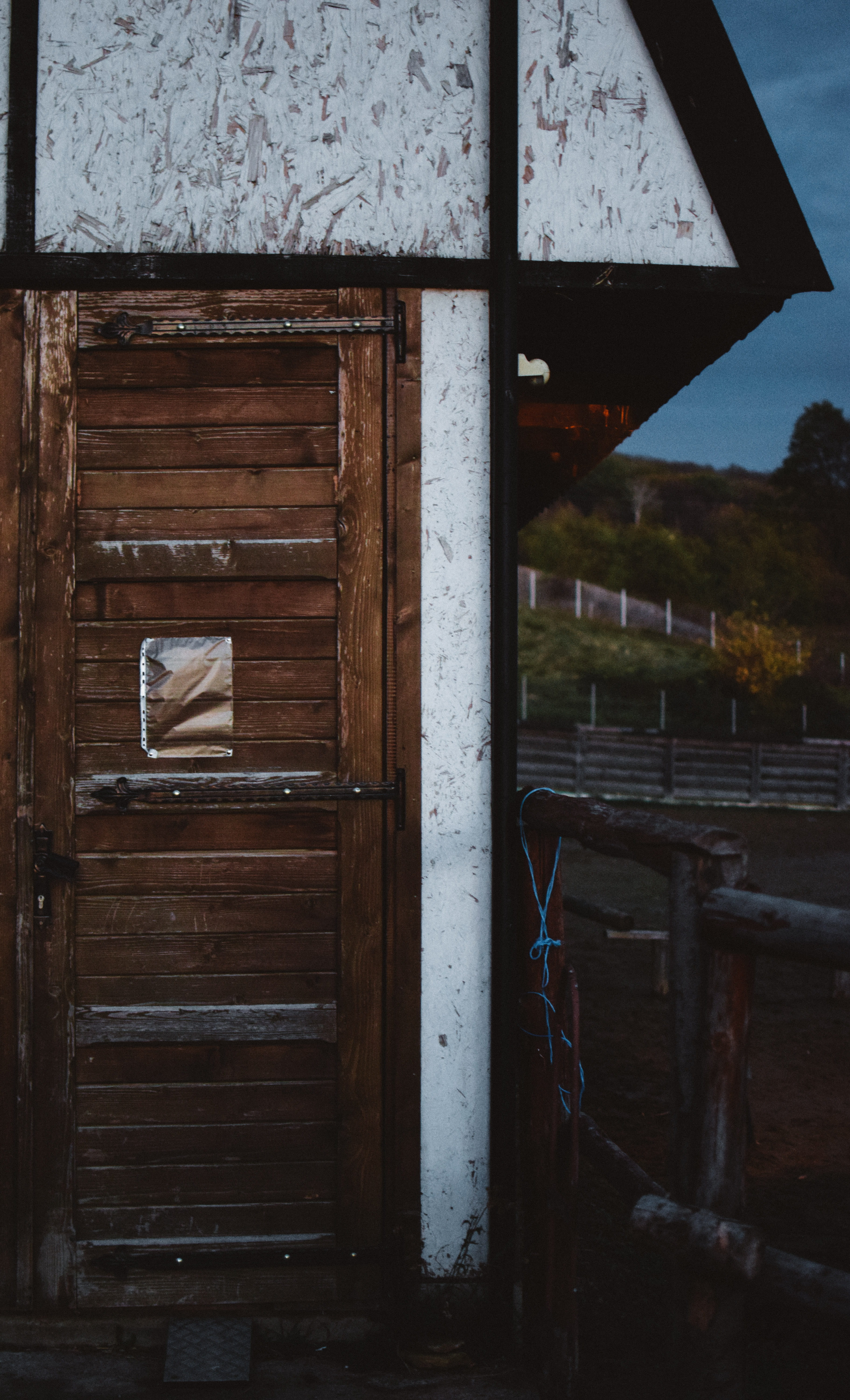5K, day, barn, building, metal, architecture, door, wood, outdoors, country side, dors, old, protection, romania, house, no people, safety, autumn, iasi, Phone HD Wallpaper