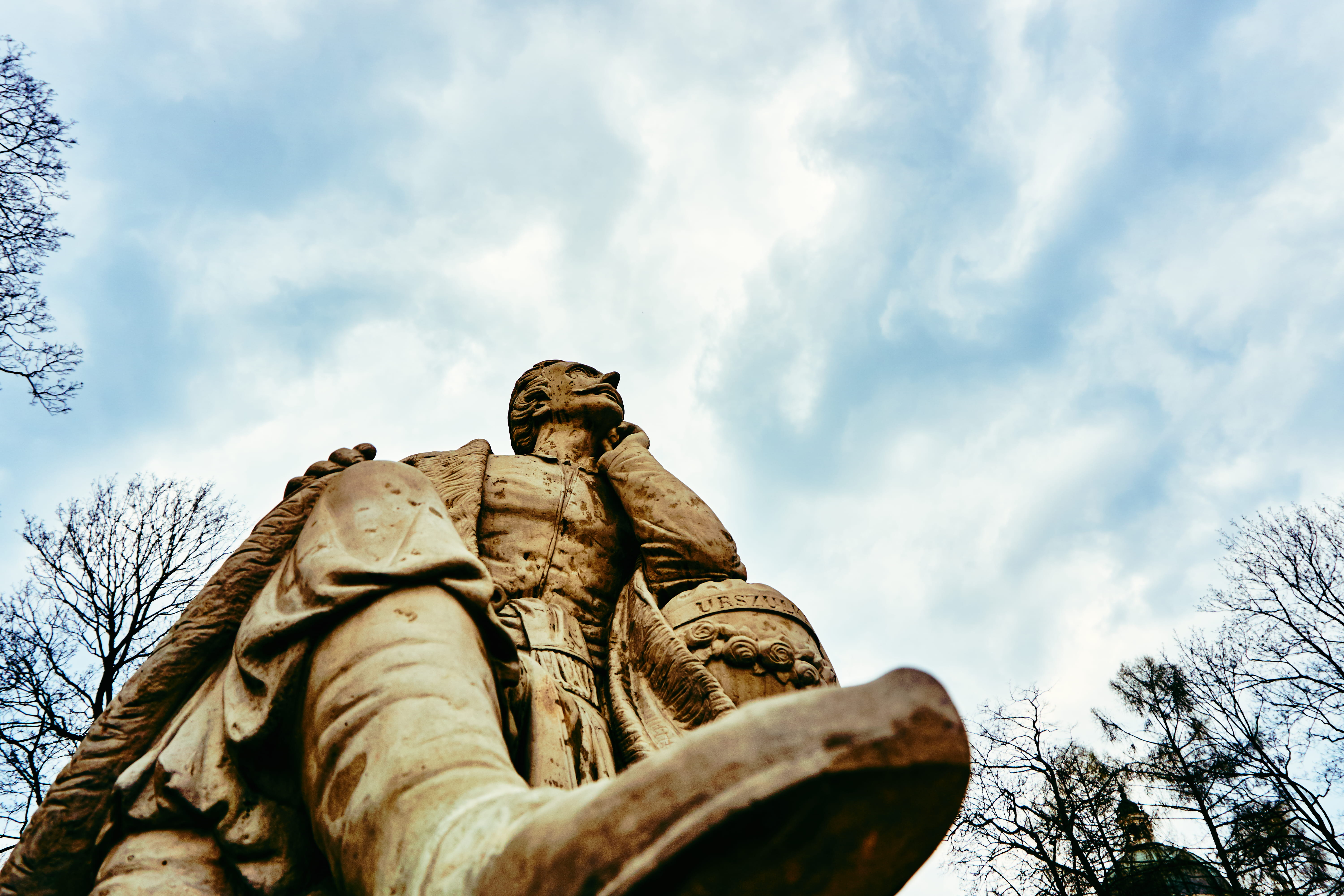 male likeness, low angle view, architecture, monument, warsaw, the past, statue, wilanów palace, craft, representation, no people, history, creativity, HD Wallpaper