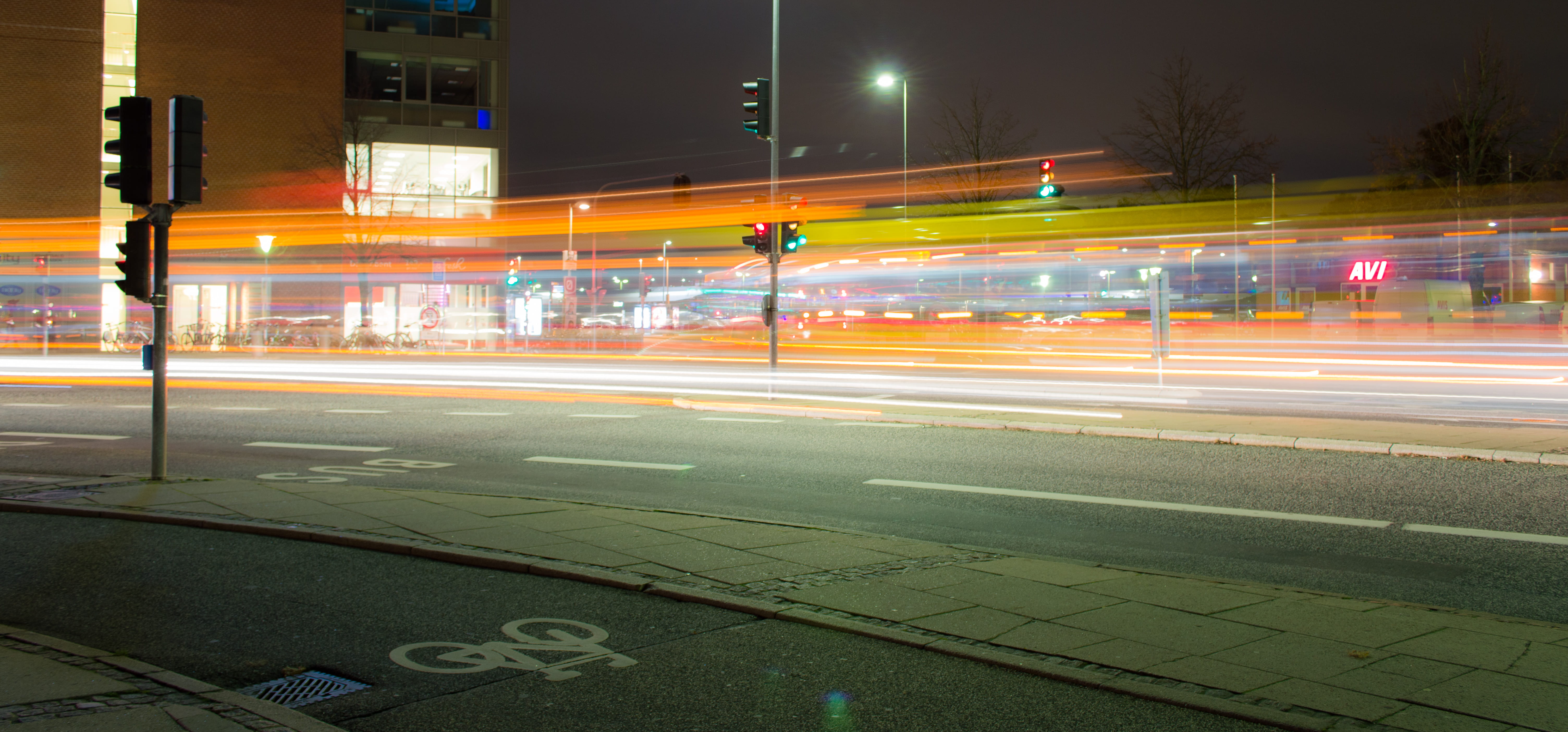 city life, night, traffic, aalborg busterminal (område a), street, denmark, building exterior, street light, city street, automobile, tarmac, trafic lights, HD Wallpaper