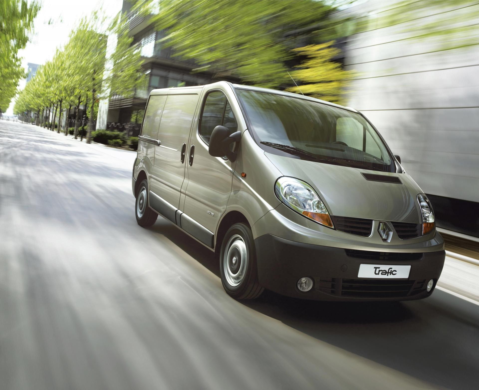 exterior, renault, travel, trafic, blurred motion, transportation, day, motor vehicle, no people, city, luxury, mode of transportation, retro styled, 1080P, HD Wallpaper