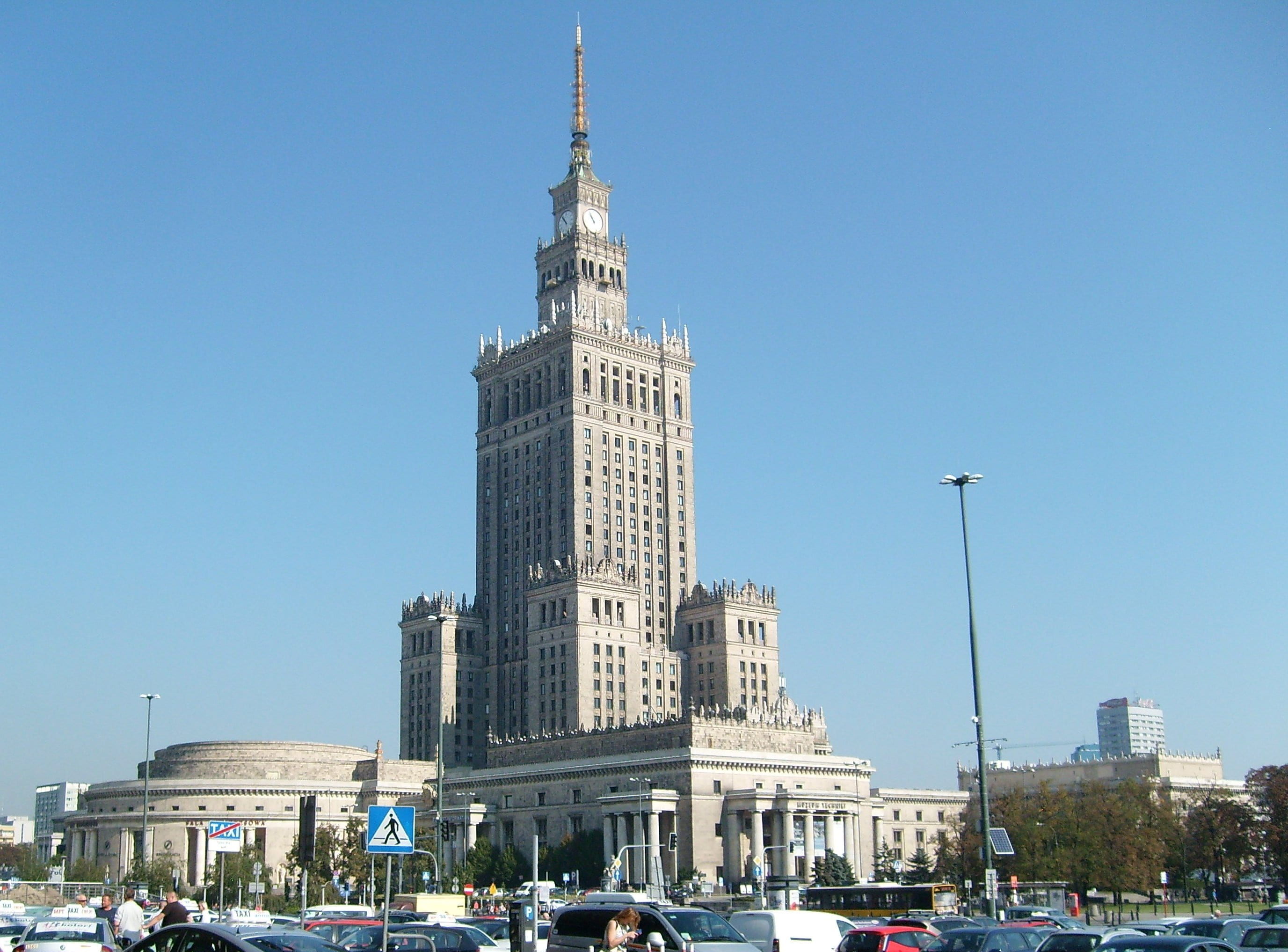 the city centre, 2K, large group of people, built structure, palace of culture, tall - high, travel, architecture, tower, building exterior, group of people, HD Wallpaper